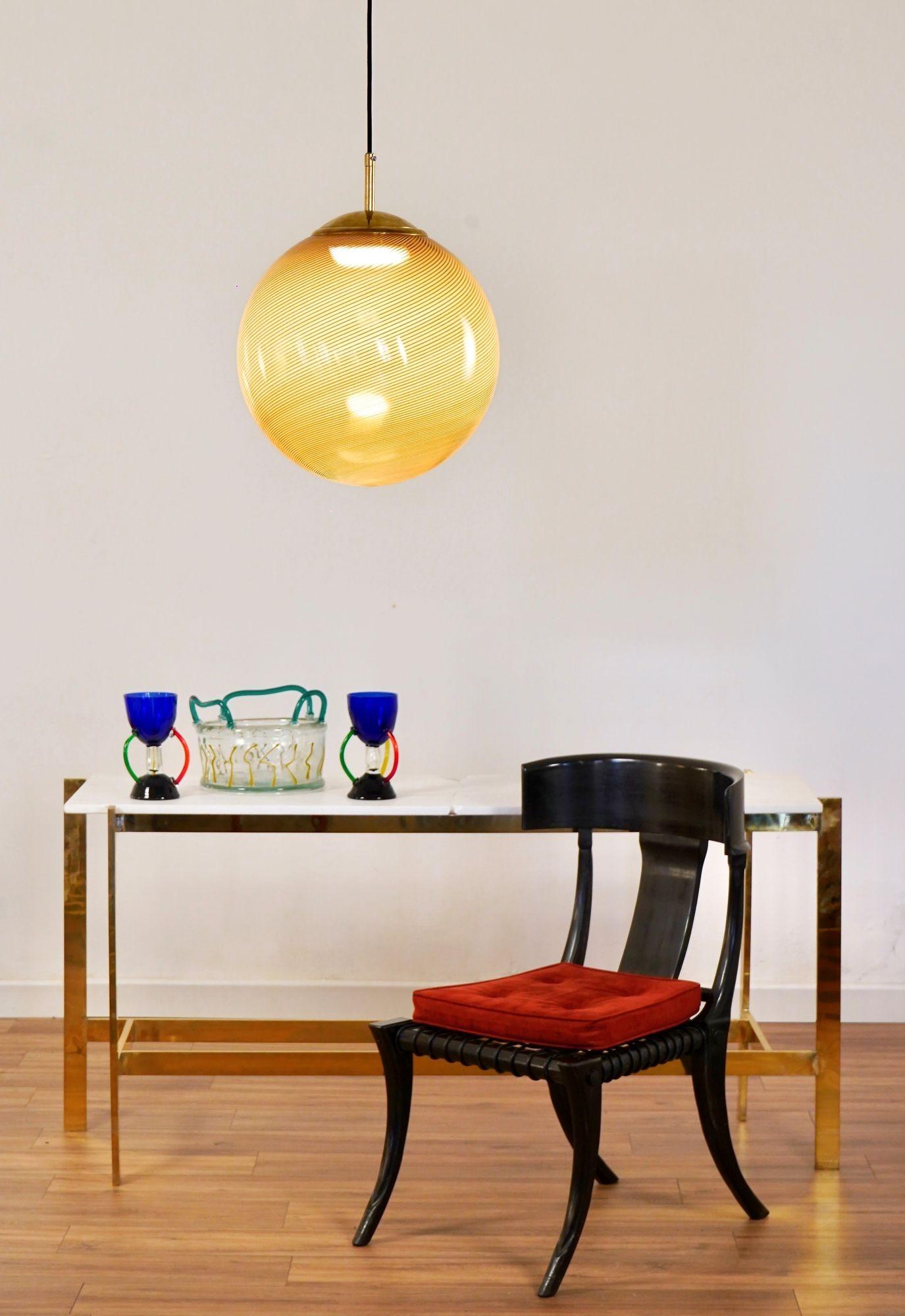 italien sphère en verre de Murano ambré Mezza Filigrana Tessuto, Silvio Piattelli Design en vente