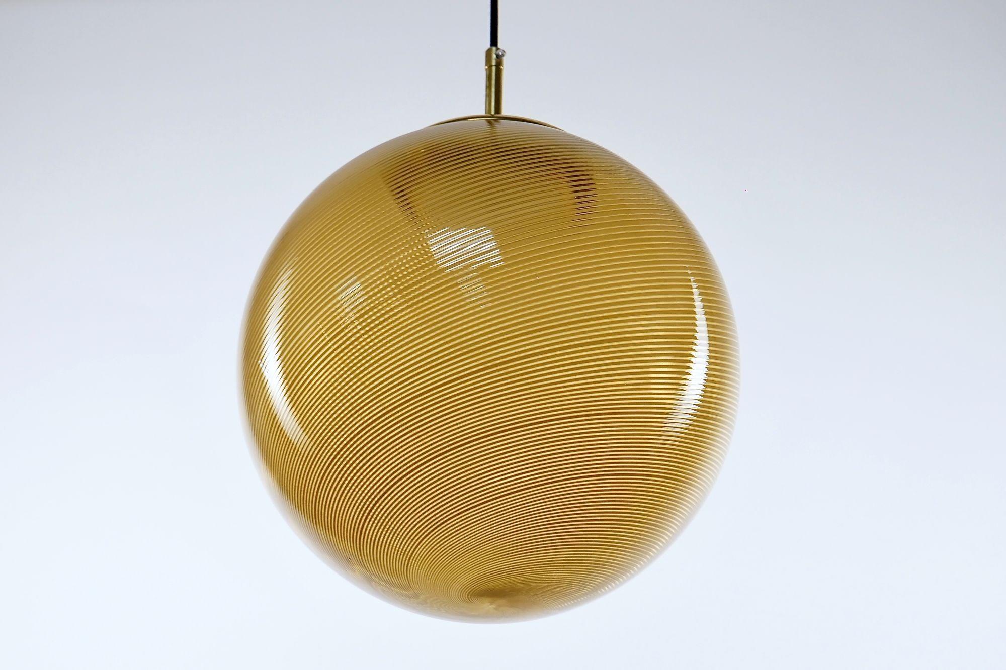sphère en verre de Murano ambré Mezza Filigrana Tessuto, Silvio Piattelli Design en vente 6