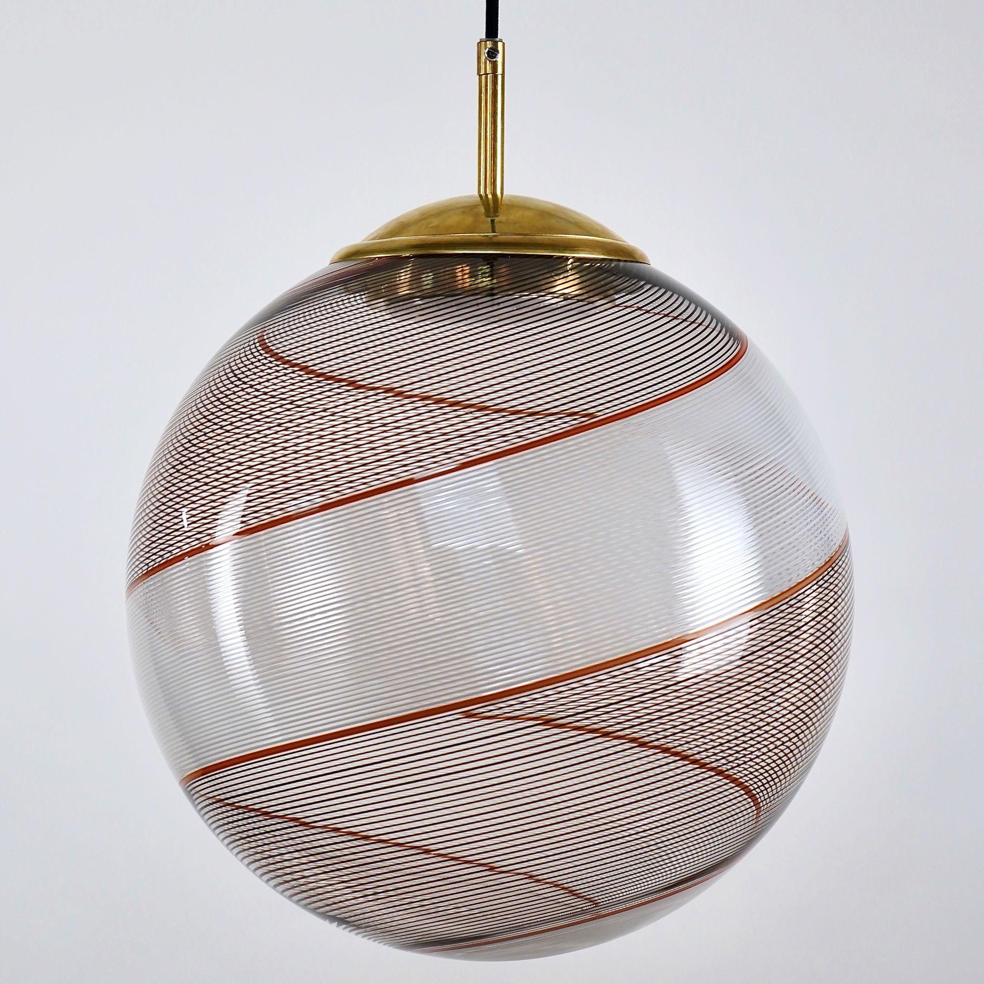 Gaia, sfera in vetro di Murano bianco e nero Mezza Filigrana, Piattelli Design in vendita 7