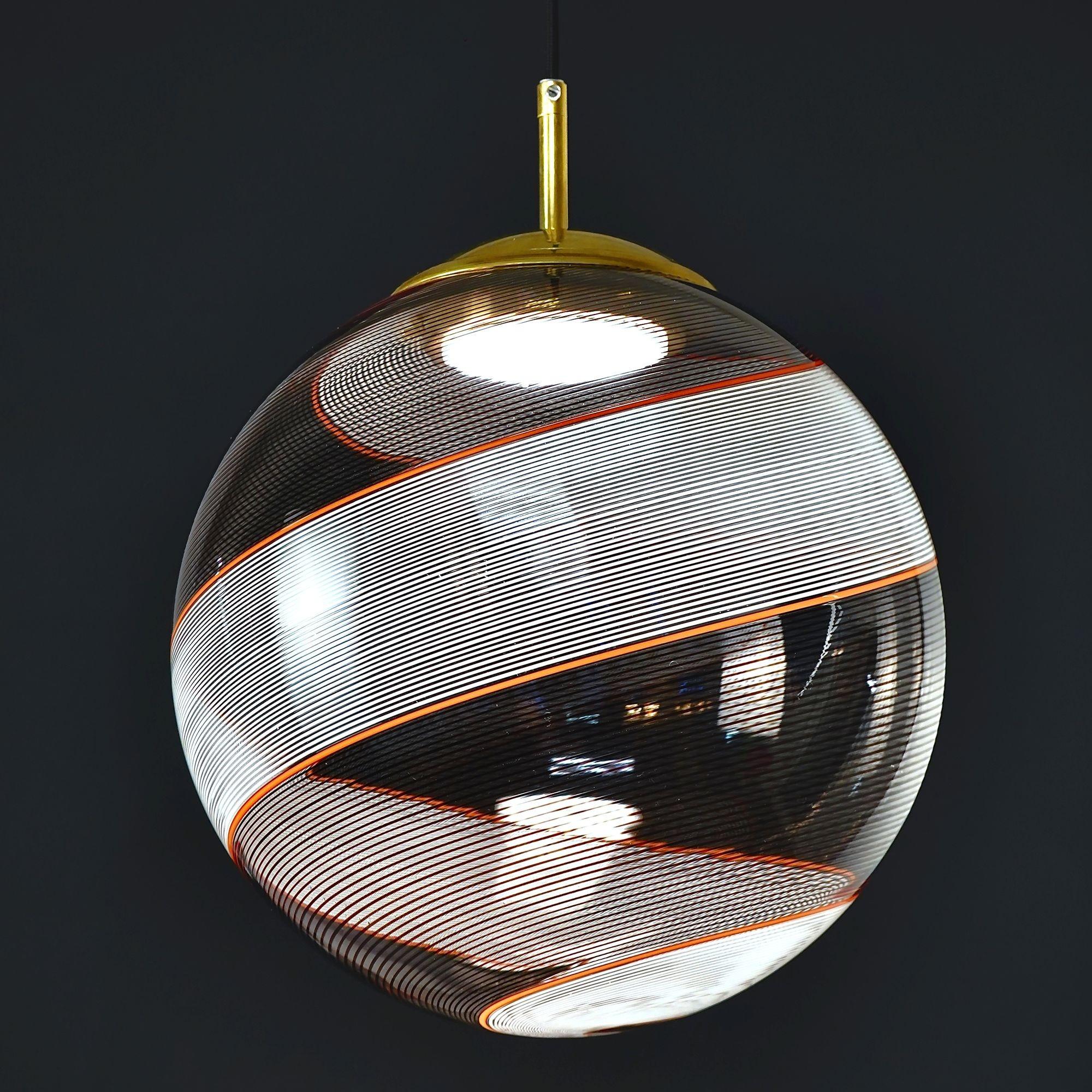Gaia, sfera in vetro di Murano bianco e nero Mezza Filigrana, Piattelli Design in vendita 10