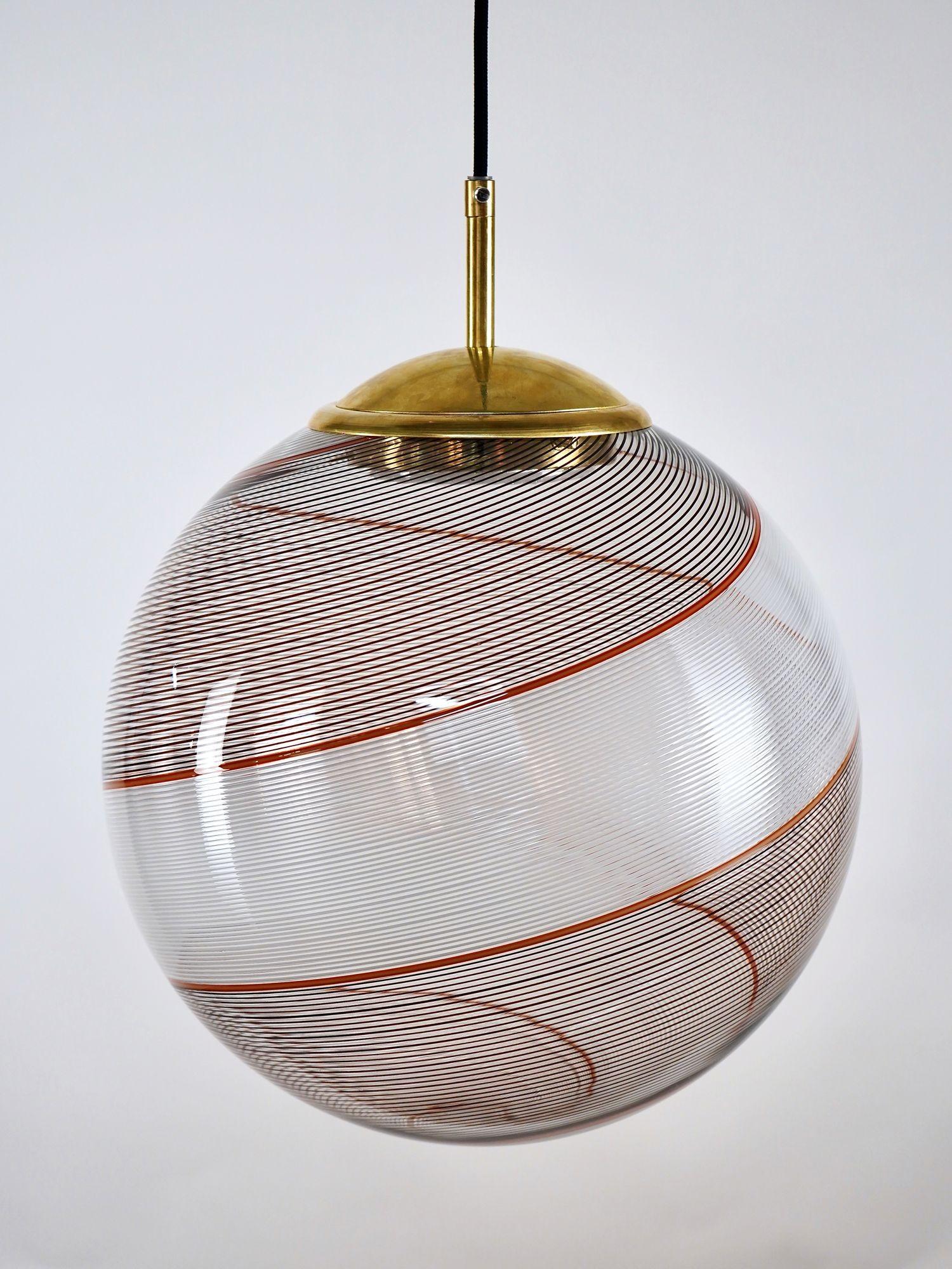 Gaia, sfera in vetro di Murano bianco e nero Mezza Filigrana, Piattelli Design in vendita 12