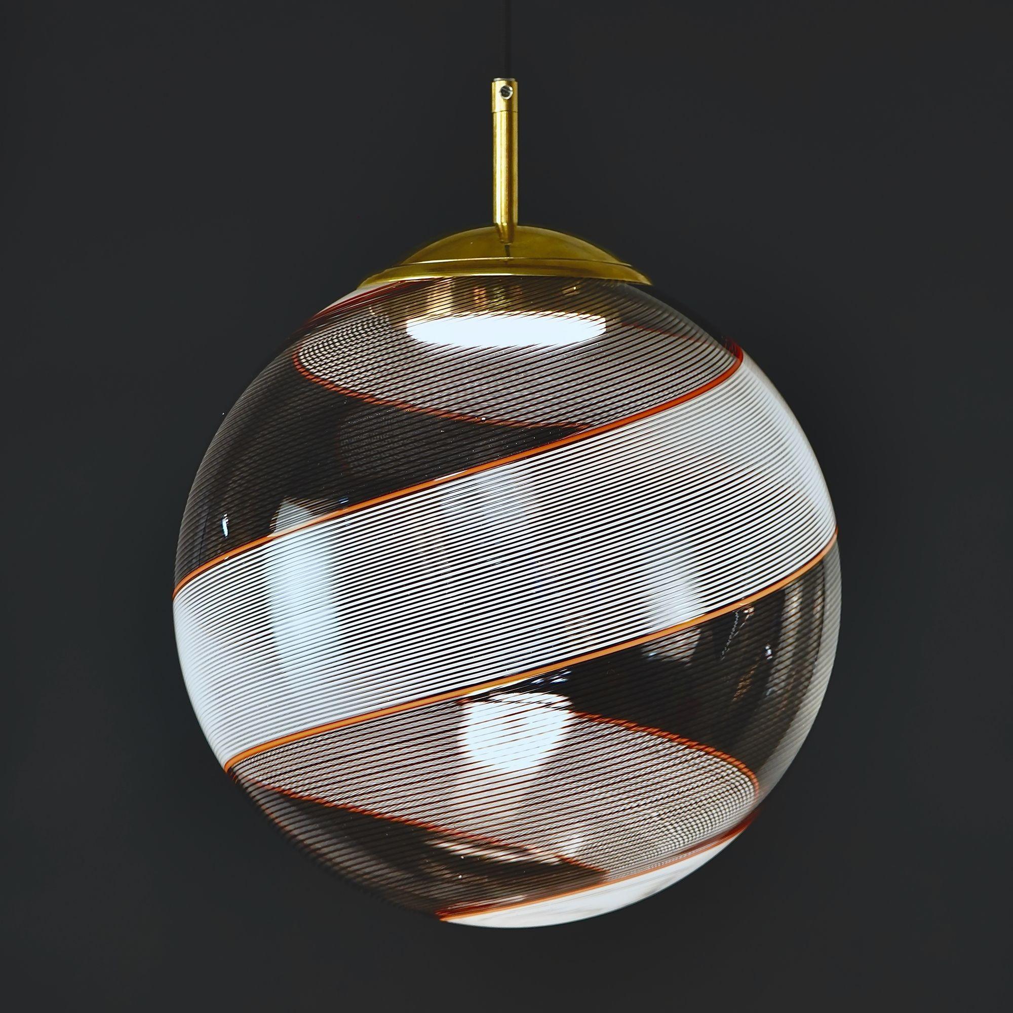 Gaia, sfera in vetro di Murano bianco e nero Mezza Filigrana, Piattelli Design in vendita 13