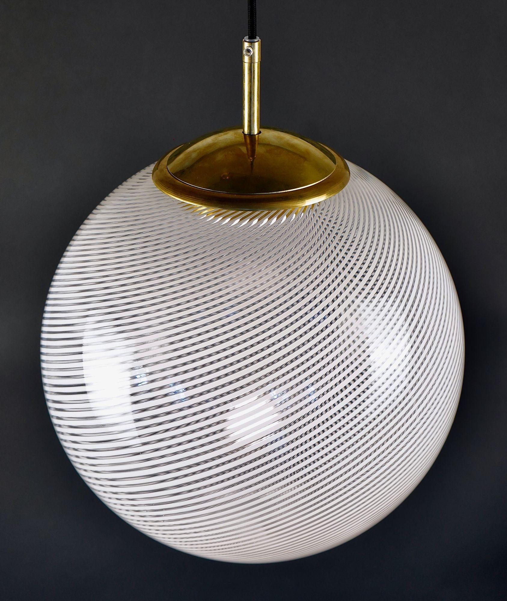 Gaia, sfera in vetro di Murano White Mezza Filigrana Tessuto, Silvio Piattelli Design in vendita 10