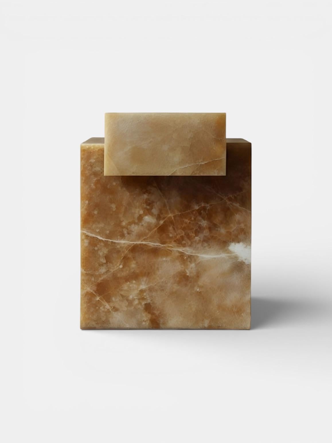 GAIA side table -  Honey onyx im Angebot