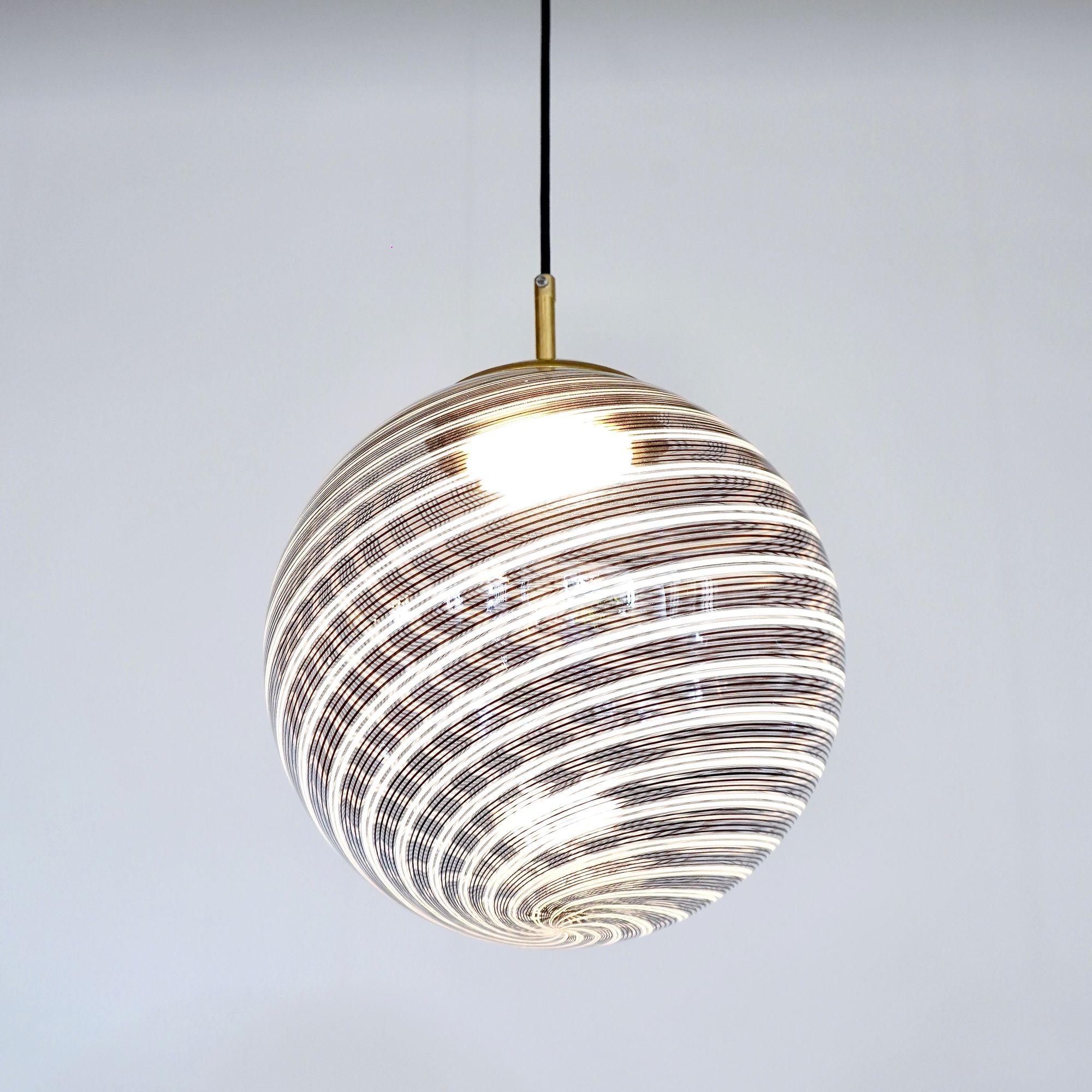 Gaia Trittico, 3 Murano 5 Schwarz 2 Weiß Filigrana-Glaskugel, Piattelli Design im Angebot 5