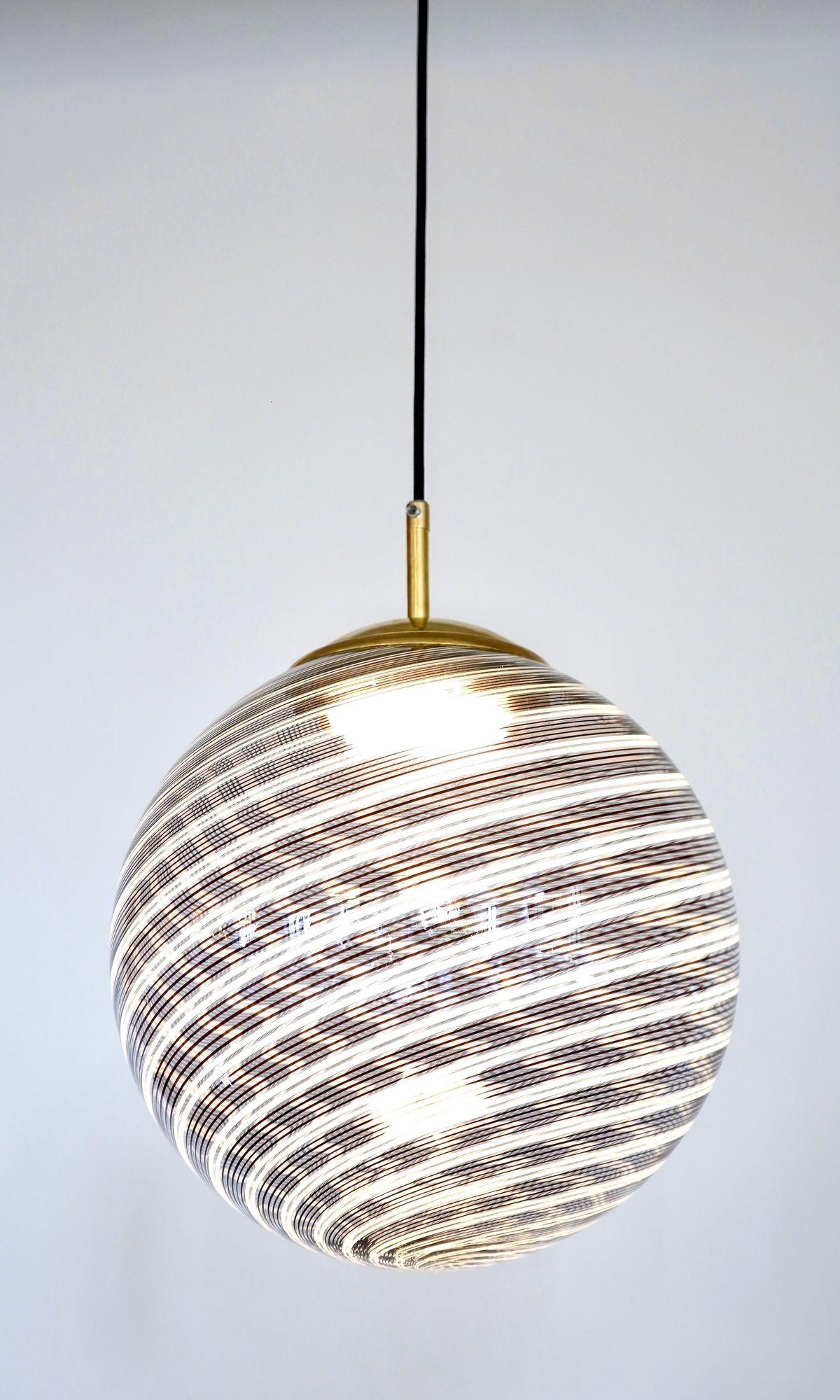 Gaia Trittico, 3 Murano 5 Schwarz 2 Weiß Filigrana-Glaskugel, Piattelli Design (21. Jahrhundert und zeitgenössisch) im Angebot