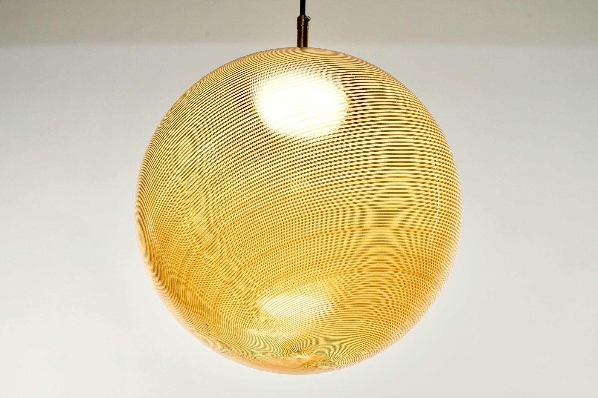 Gaia Trittico 3 Murano Amber MezzaFiligrana sphère en verre Silvio Piattelli Design en vente 6