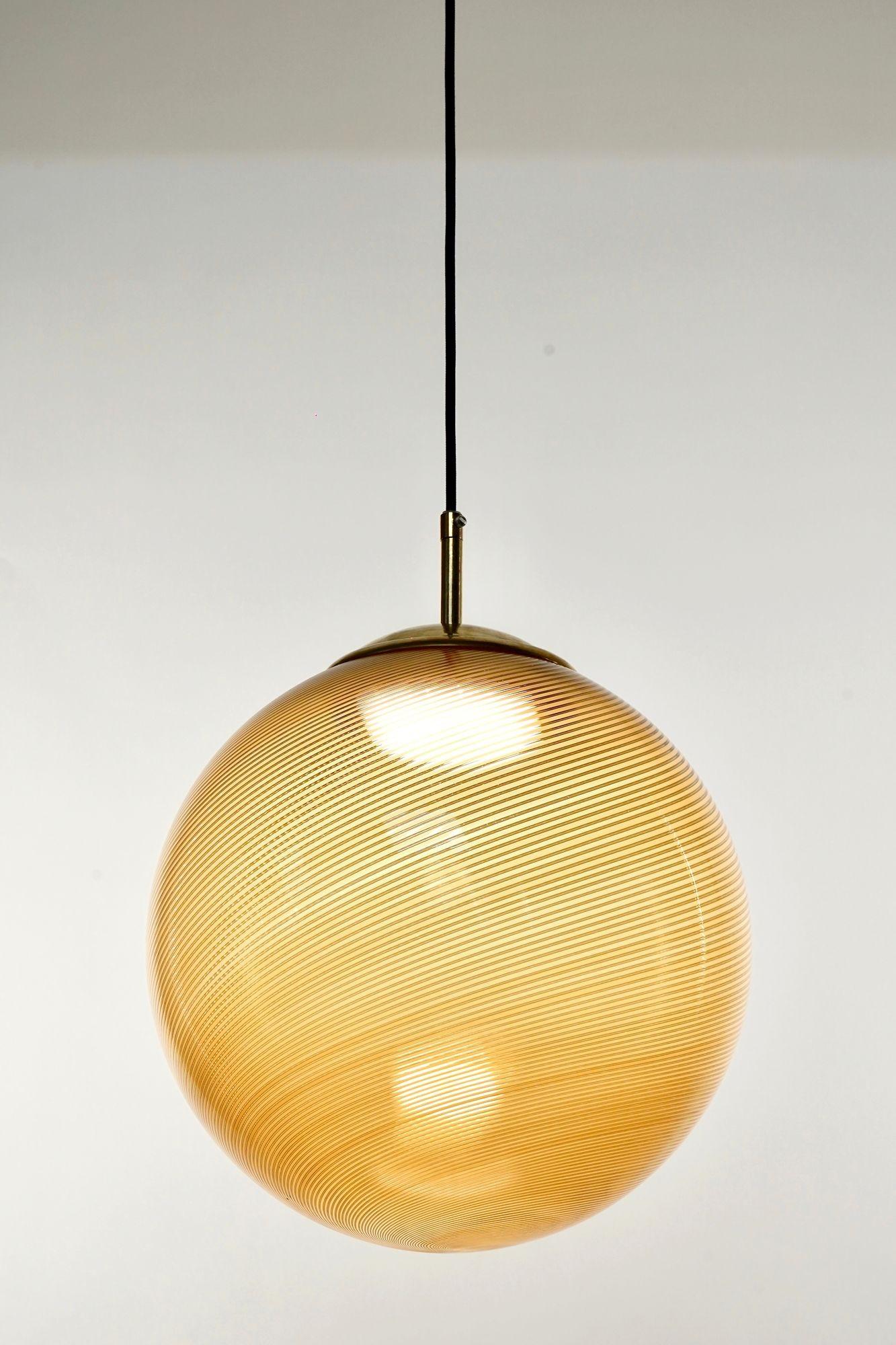 italien Gaia Trittico 3 Murano Amber MezzaFiligrana sphère en verre Silvio Piattelli Design en vente