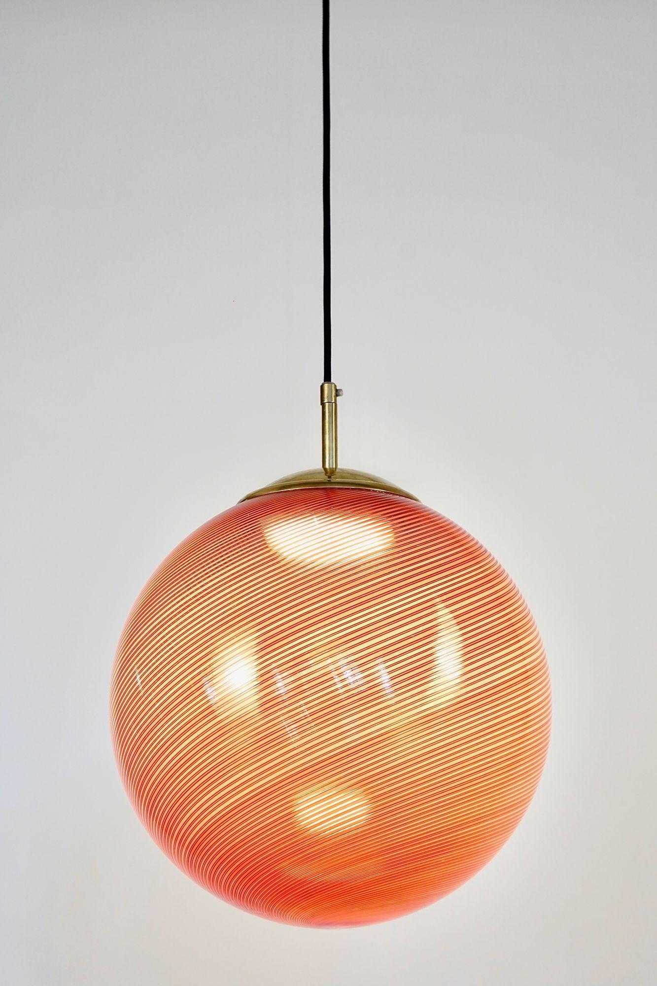 Gaia Trittico, 3 Murano Red Mezza Filigrana glass sphere Silvio Piattelli Design For Sale 5