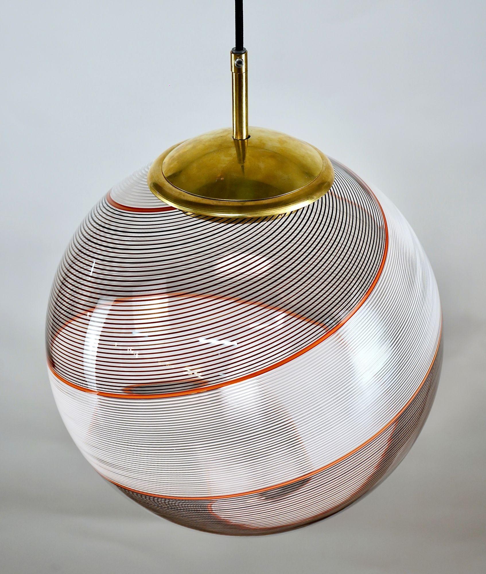XXIe siècle et contemporain Gaia Trittico, 3 sphères en verre de Murano Filigrana blanc et noir, Piattelli Design en vente