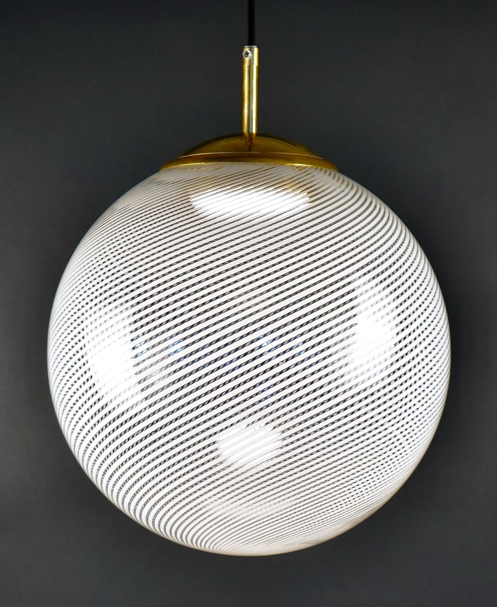 Gaia Trittico, 3 sphères en verre Murano White Mezza Filigrana, Piattelli Design en vente 10