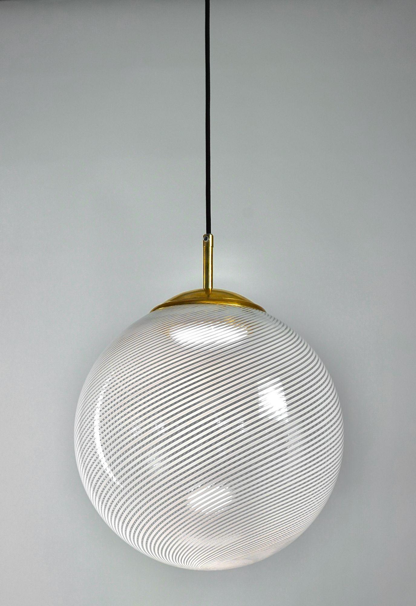italien Gaia Trittico, 3 sphères en verre Murano White Mezza Filigrana, Piattelli Design en vente