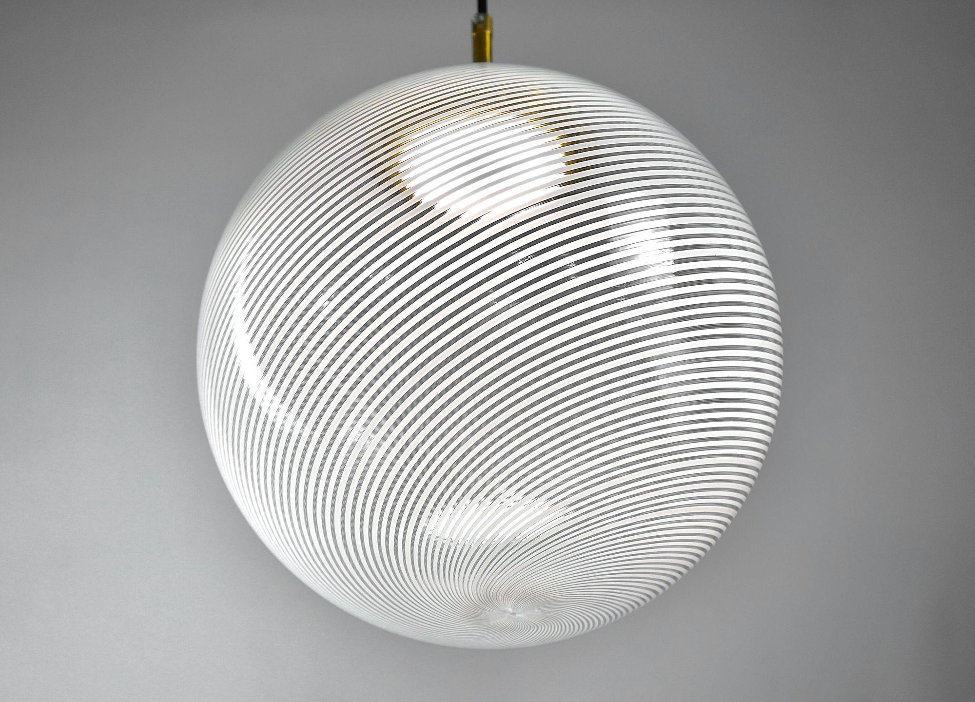 XXIe siècle et contemporain Gaia Trittico, 3 sphères en verre Murano White Mezza Filigrana, Piattelli Design en vente