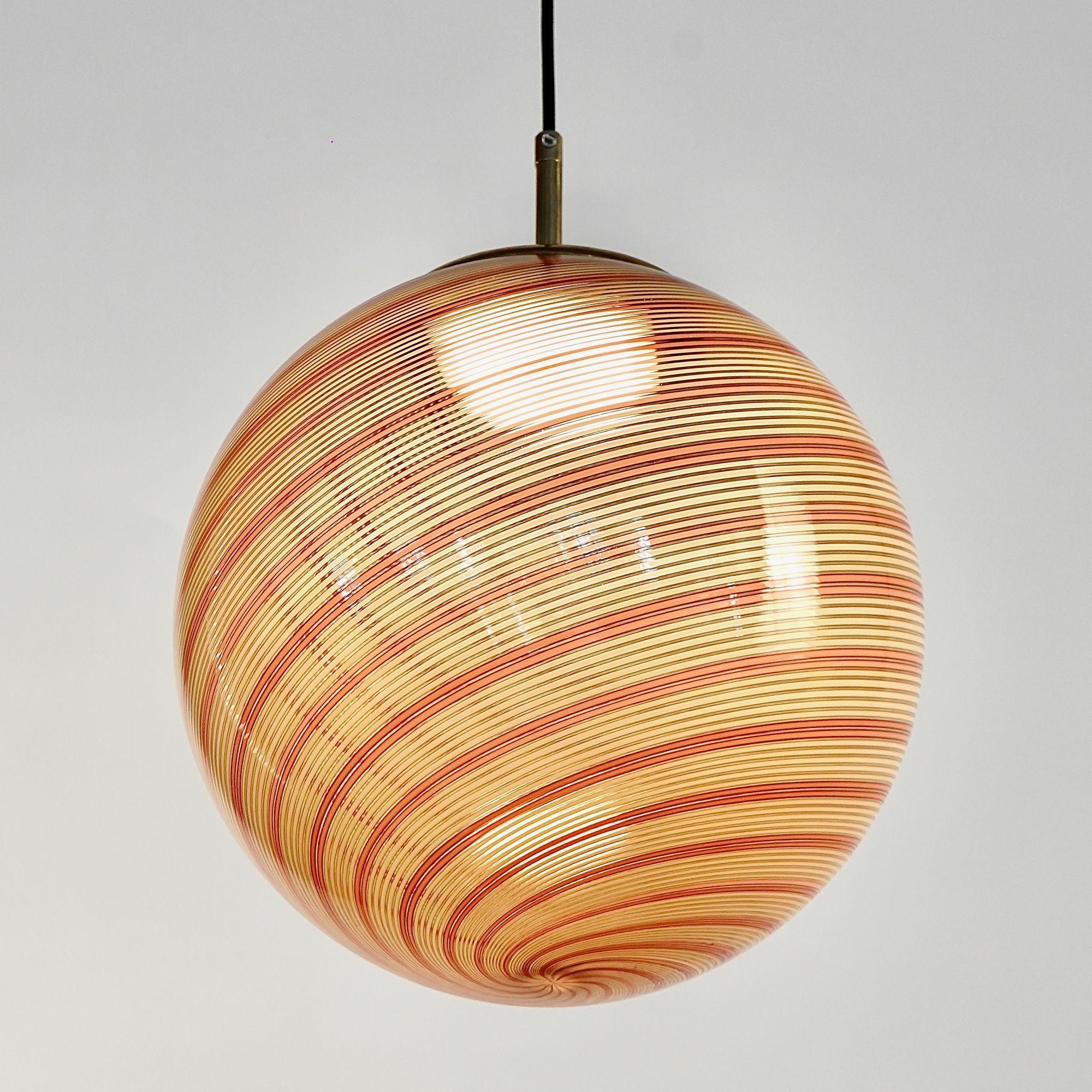 XXIe siècle et contemporain Ensemble Gaia Trittico de 3 sphères en verre filigrana Mezza ambré/rouge de Murano, Piattelli en vente