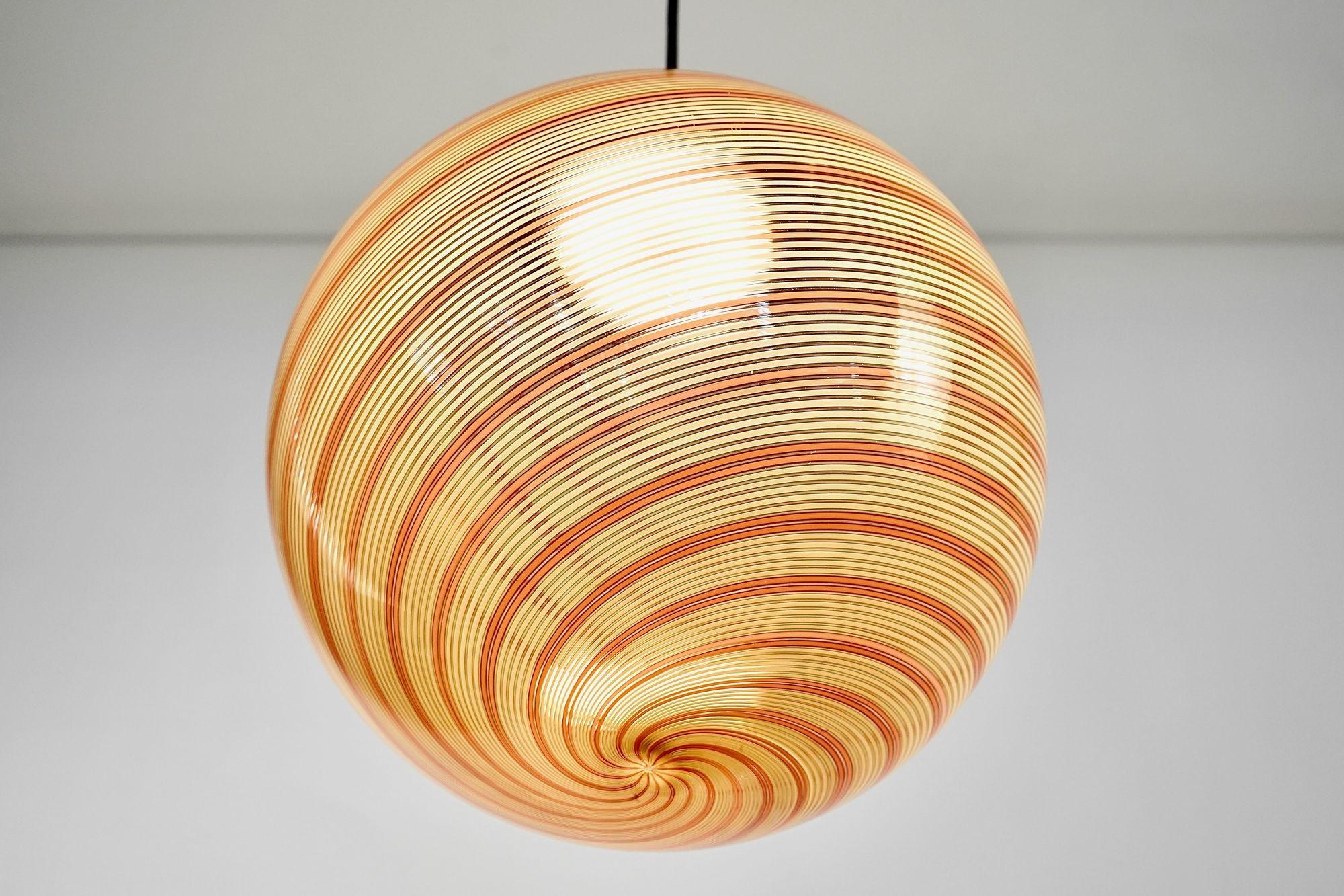Ensemble Gaia Trittico de 3 sphères en verre filigrana Mezza ambré/rouge de Murano, Piattelli en vente 2