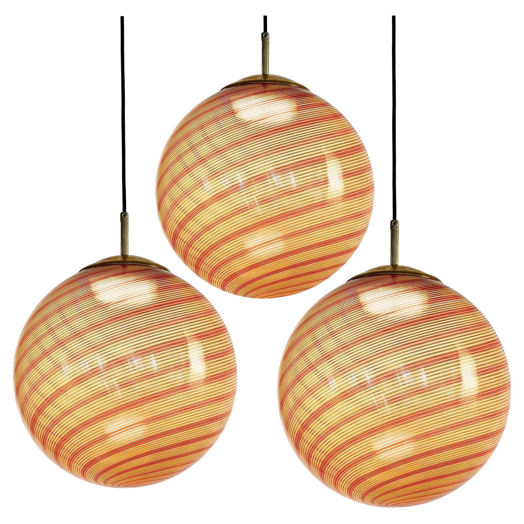 Gaia Trittico, 3er-Set Murano-Bernstein/Rote Mezza Filigrana-Glaskugel, Piattelli