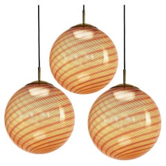 Gaia Trittico, 3er-Set Murano-Bernstein/Rote Mezza Filigrana-Glaskugel, Piattelli