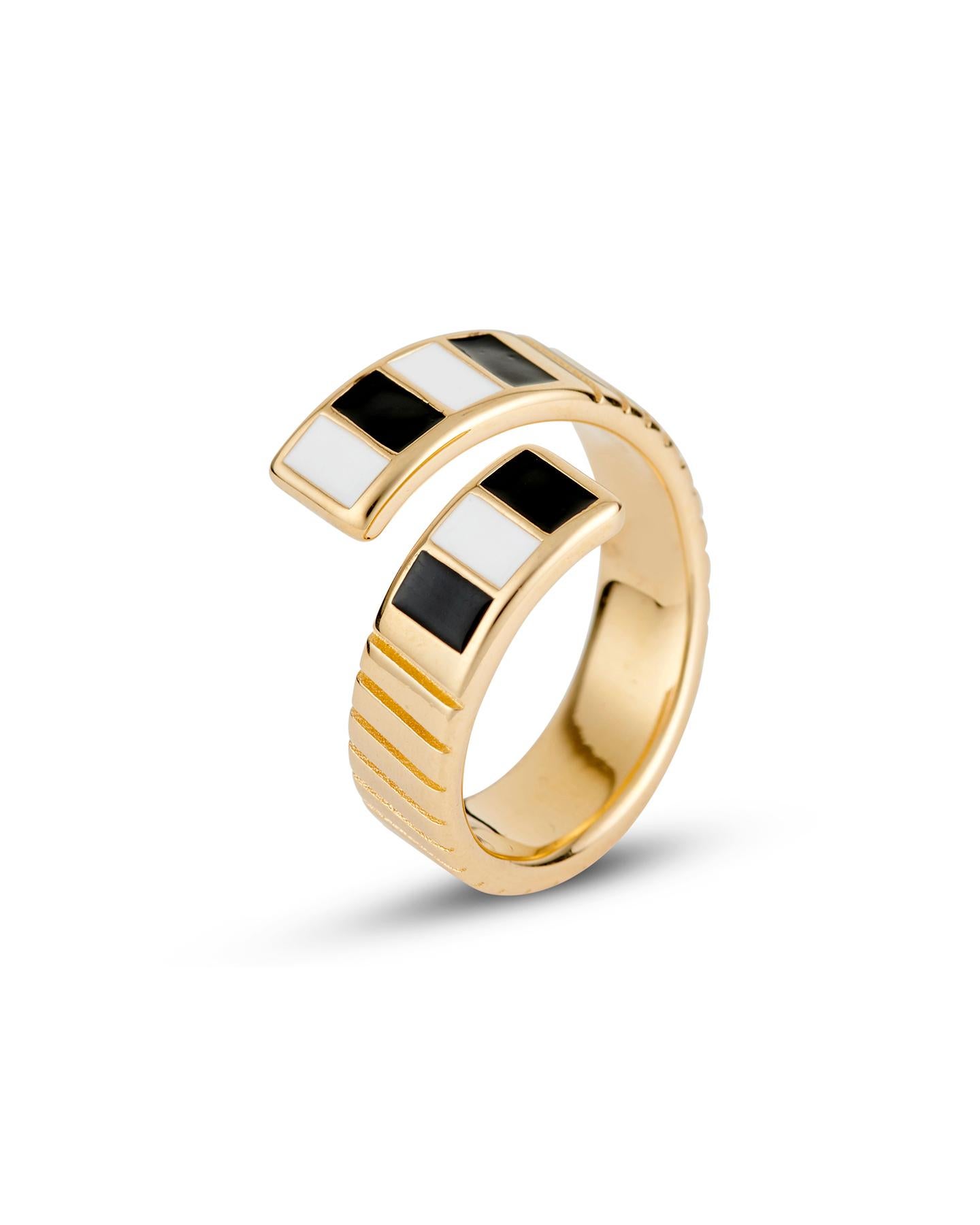 The open silhouette of the gold-plated Gaia Twist ring is striped at the tips with polished black and white enamel. Its winding profile is finished with signature linear engravings, adding to its bold aesthetic.

Details:
925 Sterling Silver
Plated