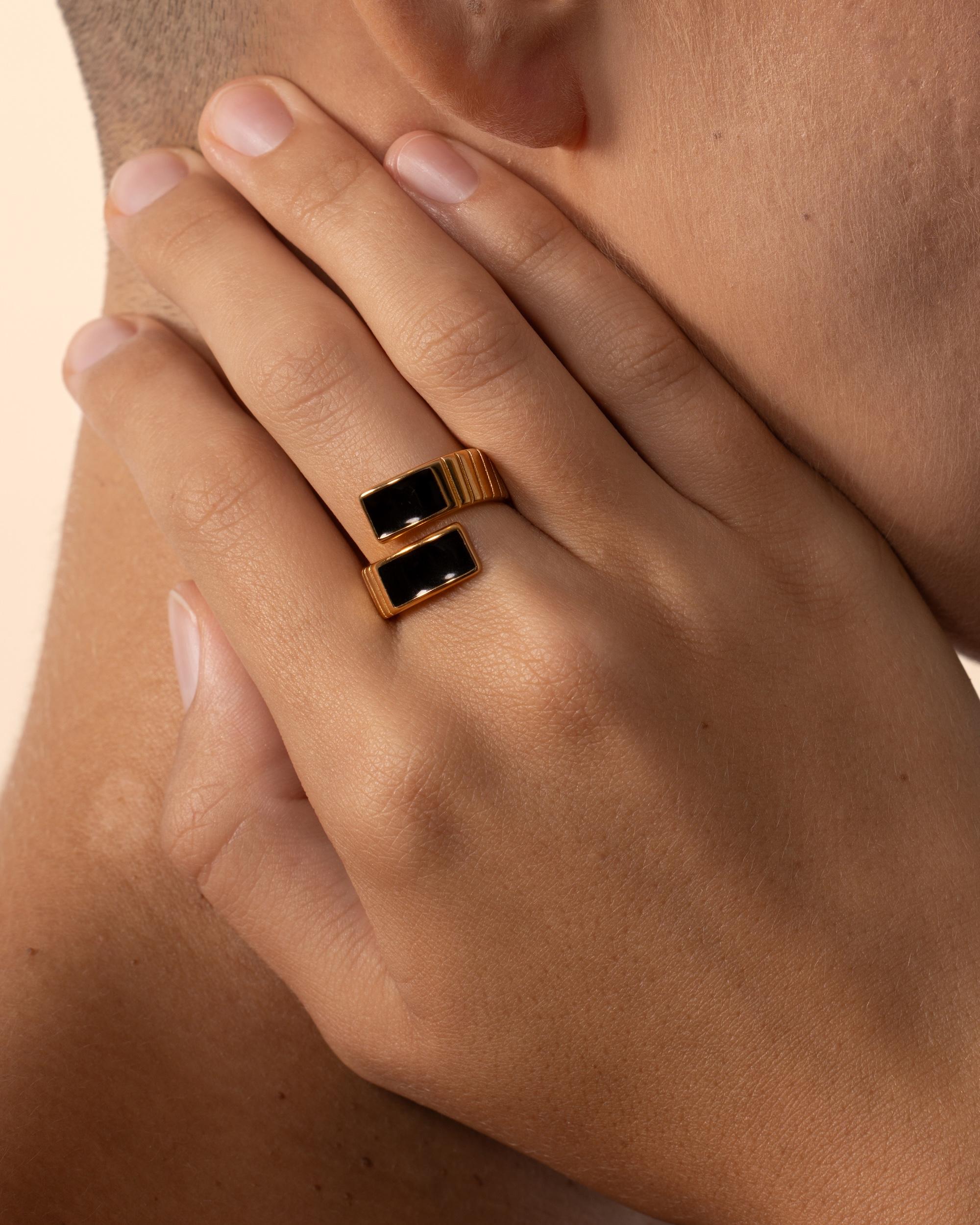 Anello Twist in oro - Misura 6 In condizioni Nuovo in vendita a Los Angeles, CA