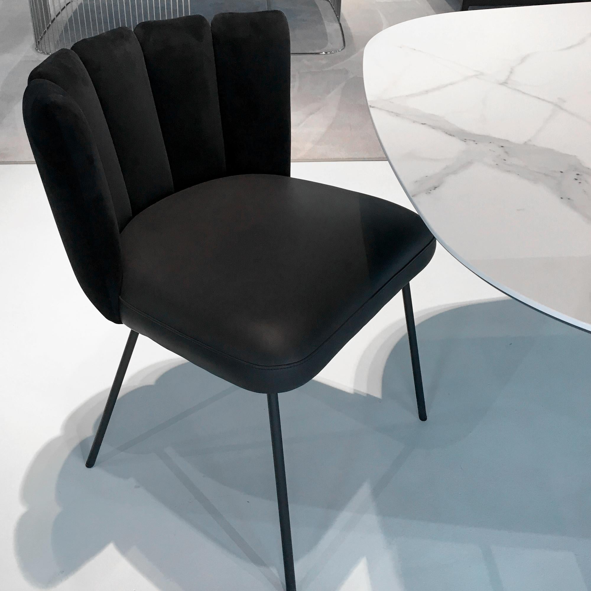Modern In Stock in Los Angeles, Black Gaia Velvet Dining Chair (5-Back) For Sale