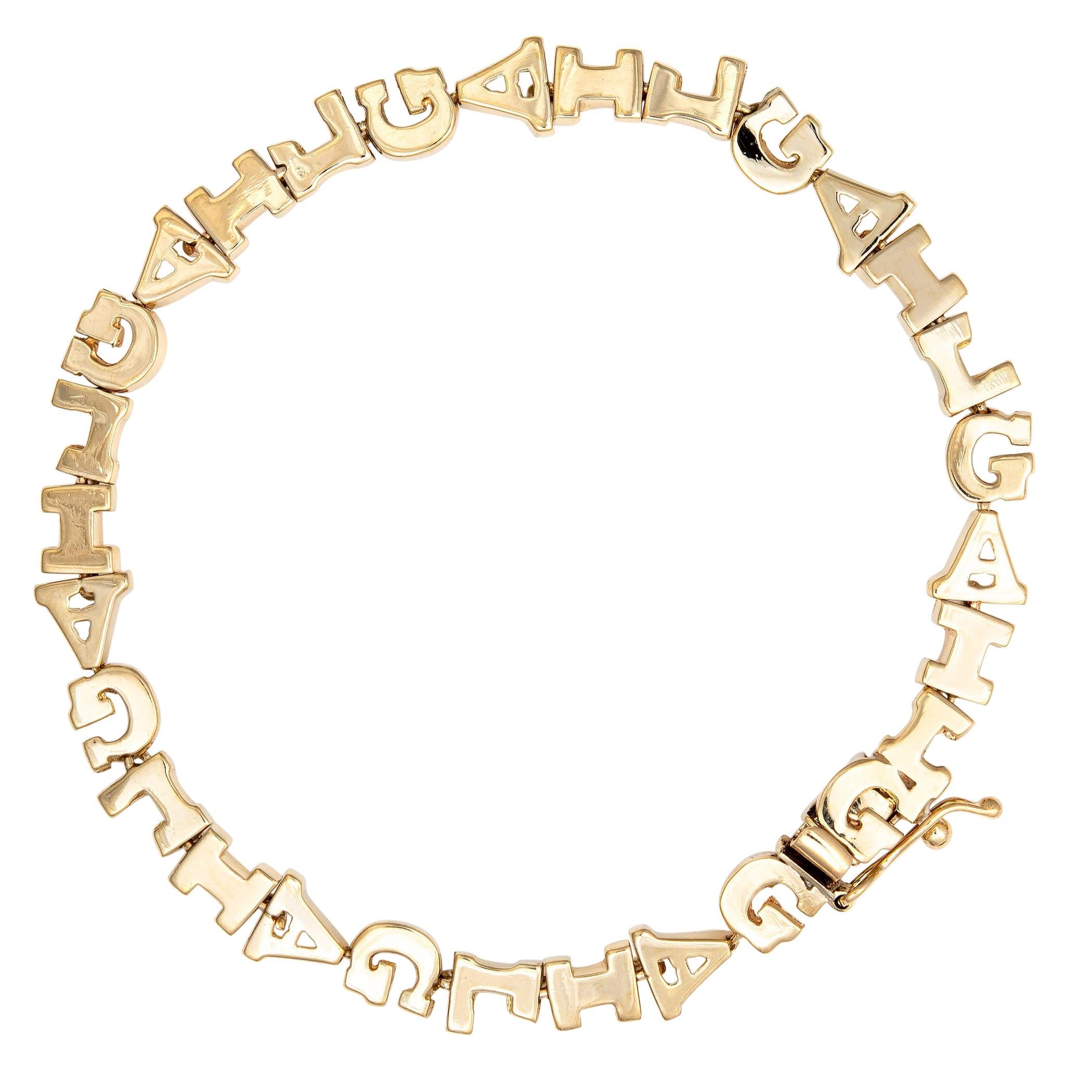 Bracelet en forme de feuille vintage en or jaune 14 carats avec initiale en forme de plaque de joaillerie en vente