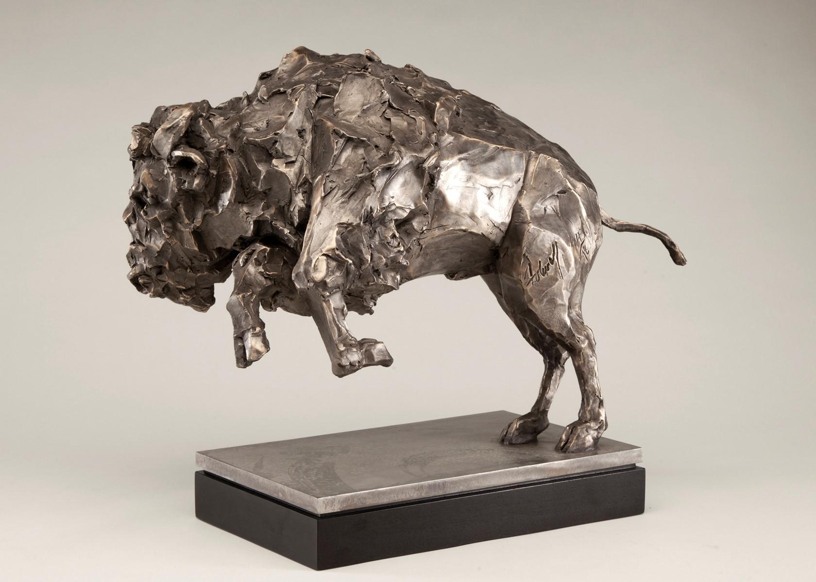 Gail Folwell Figurative Sculpture – Triumph 2/18