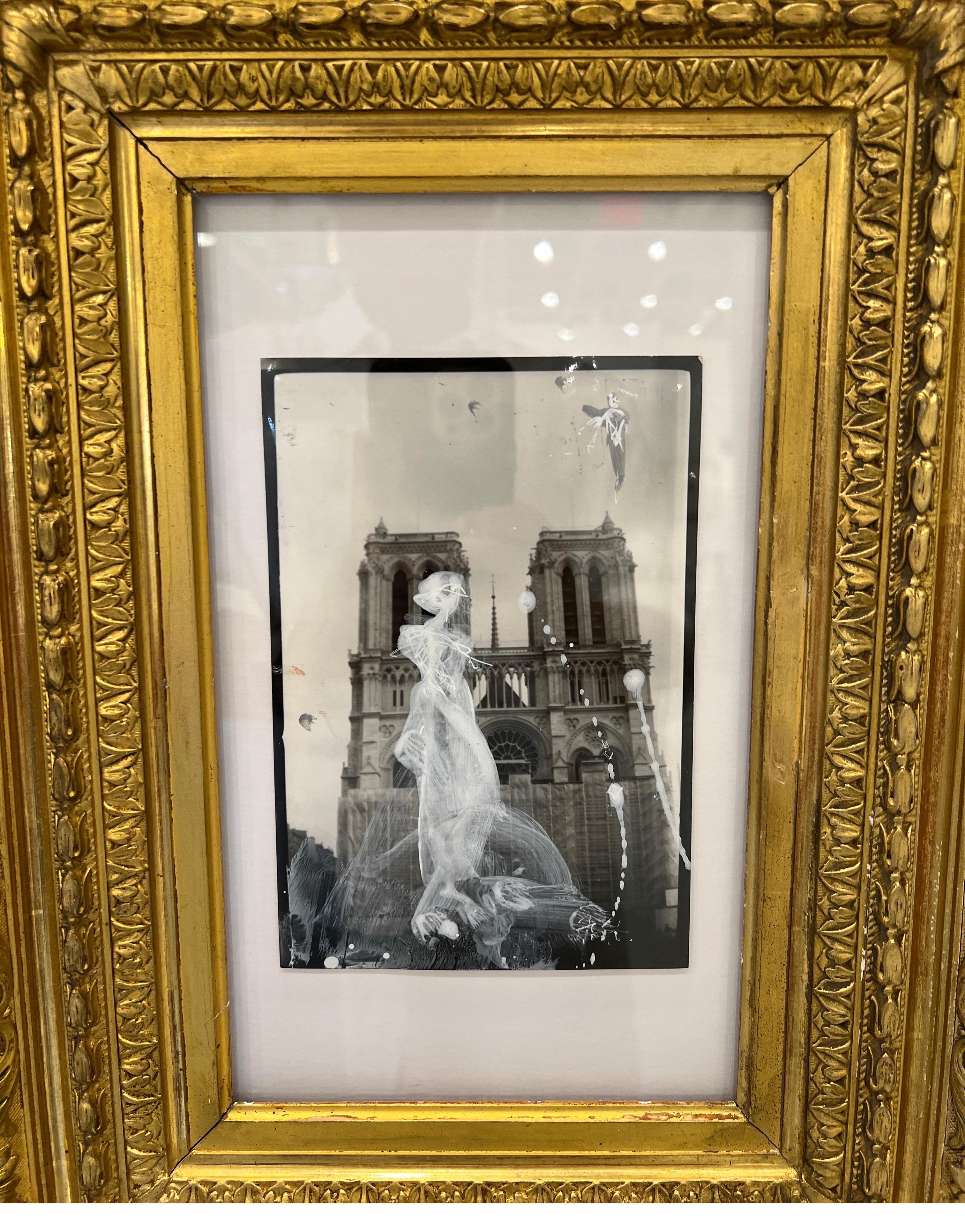 Eingang von Gail Foster, zeitgenössische Notre Dame-Fotografie in antikem Rahmen 3
