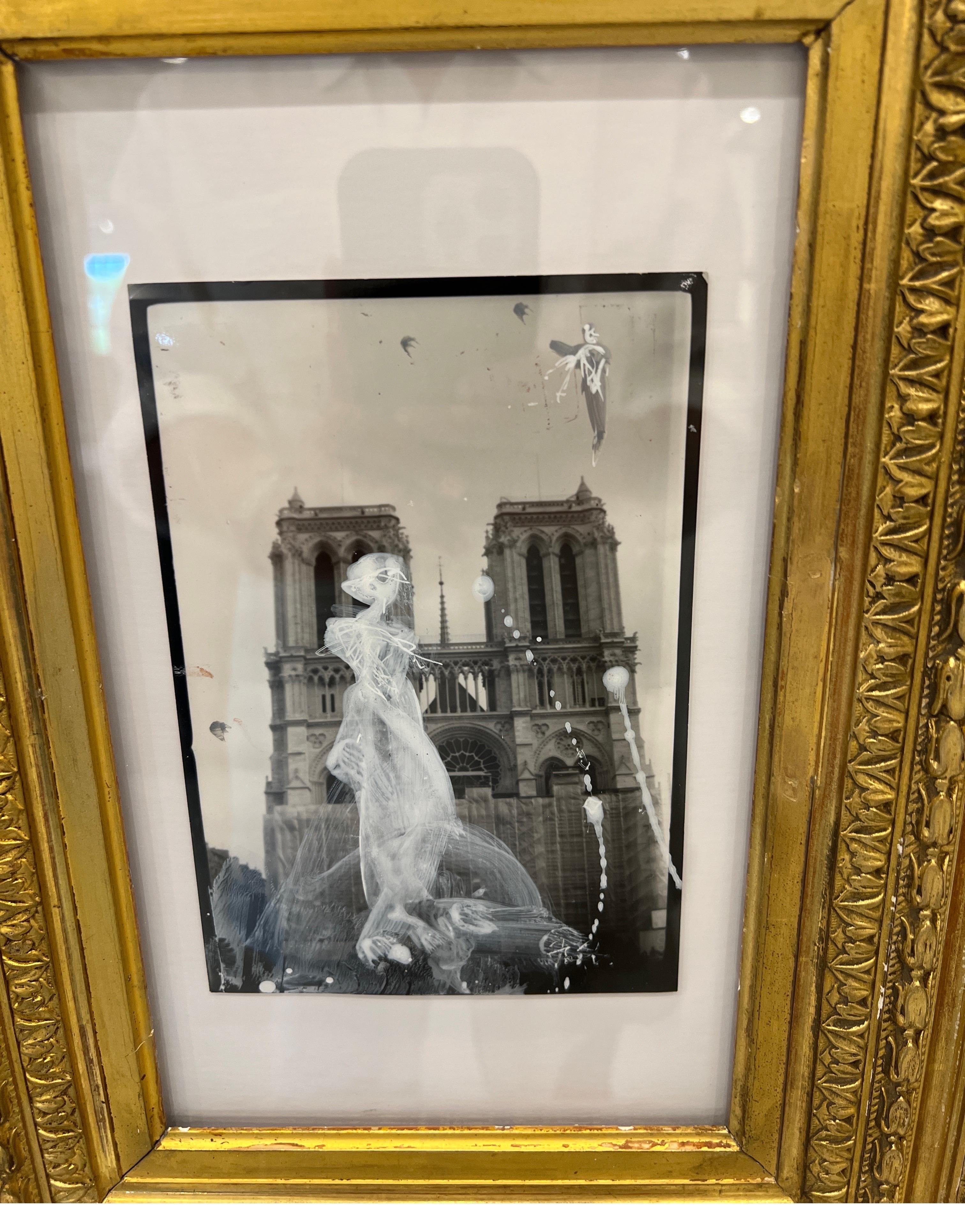Eingang von Gail Foster, zeitgenössische Notre Dame-Fotografie in antikem Rahmen 4