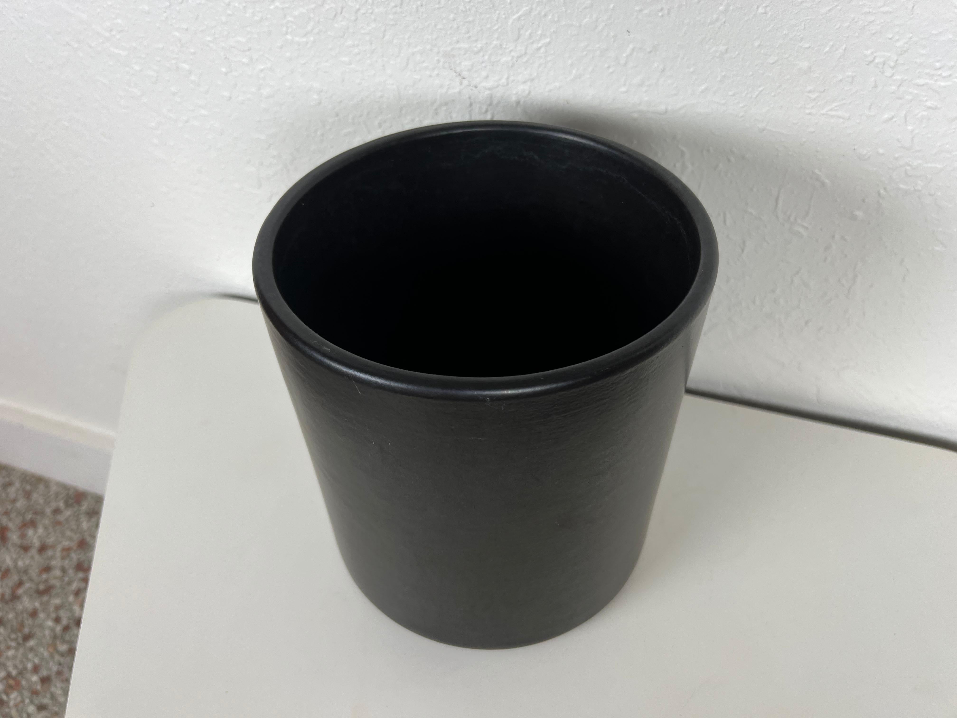 black matte planter