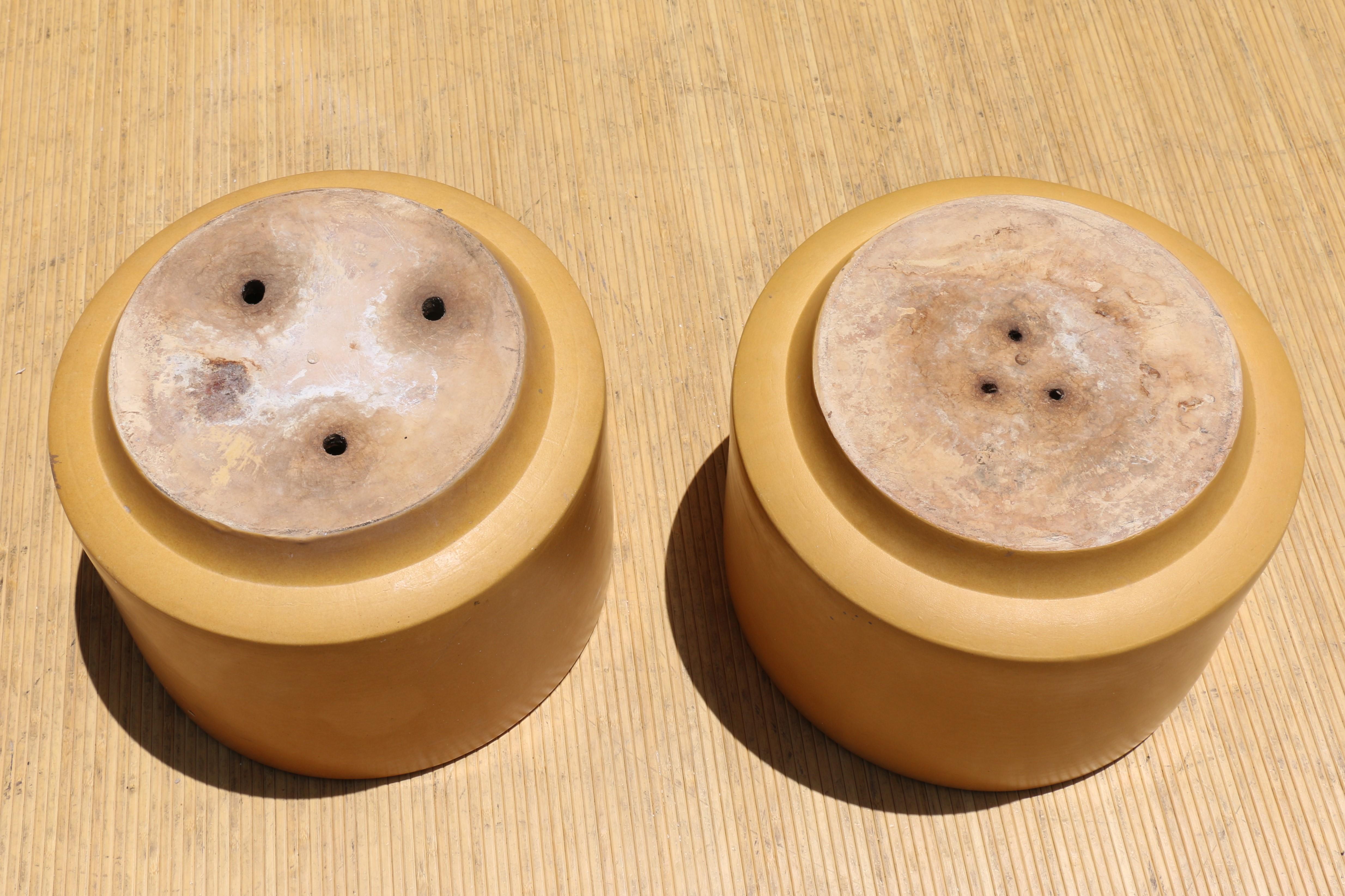 Paire de jardinières modernes Gainey Art Pottery à glaçure jaune satiné en vente 5