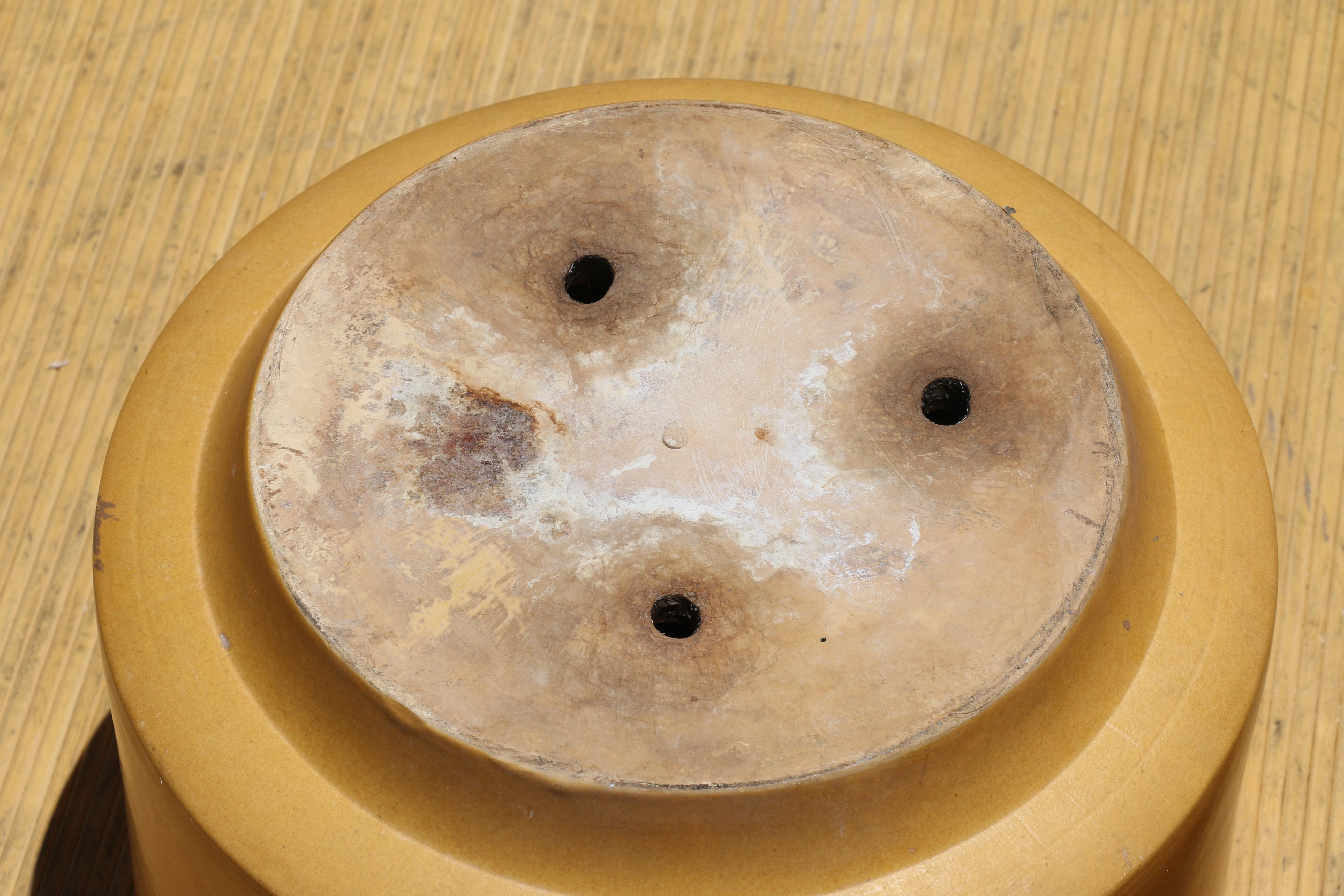 Paire de jardinières modernes Gainey Art Pottery à glaçure jaune satiné en vente 7