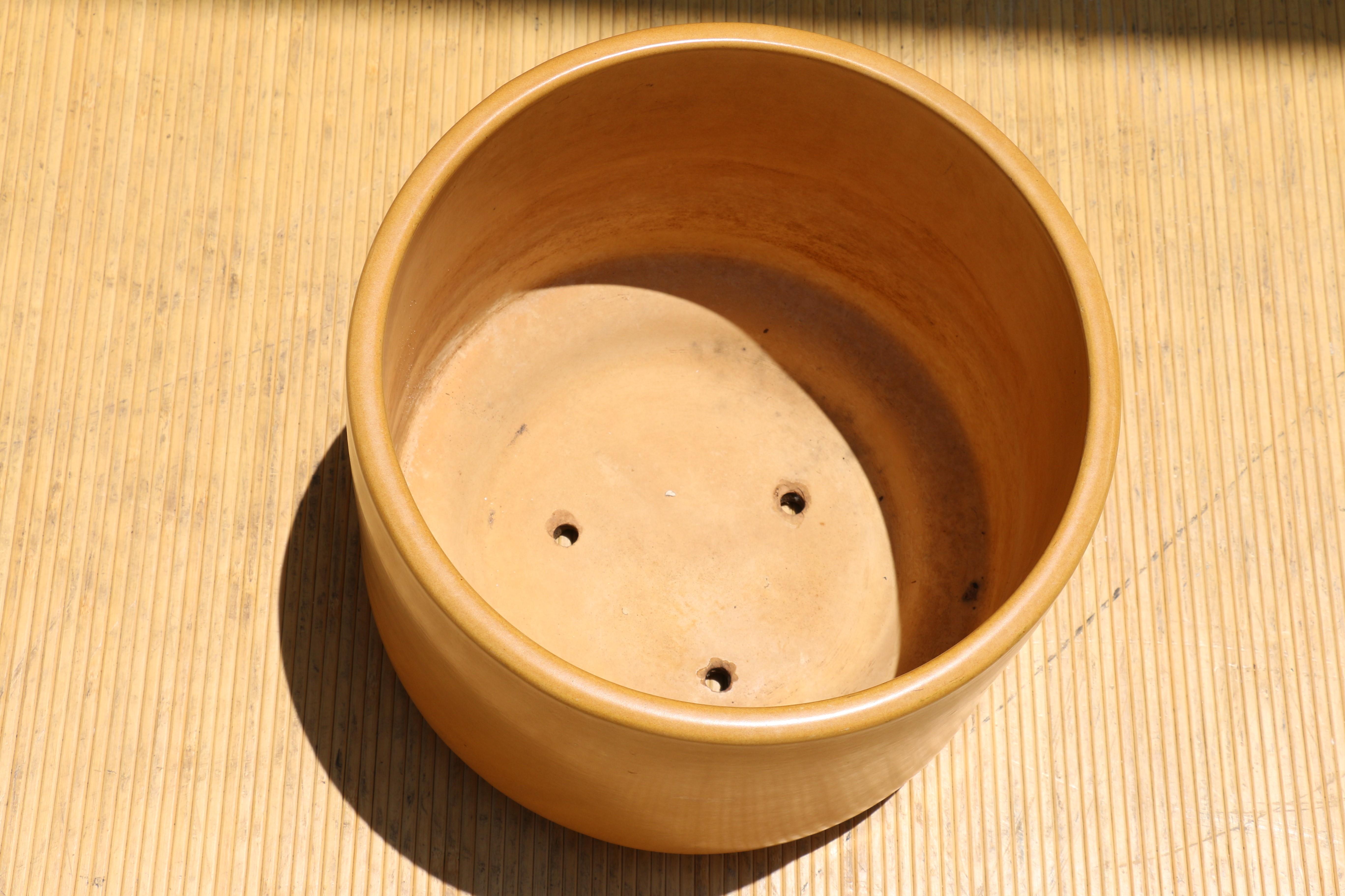 Paire de jardinières modernes Gainey Art Pottery à glaçure jaune satiné en vente 1