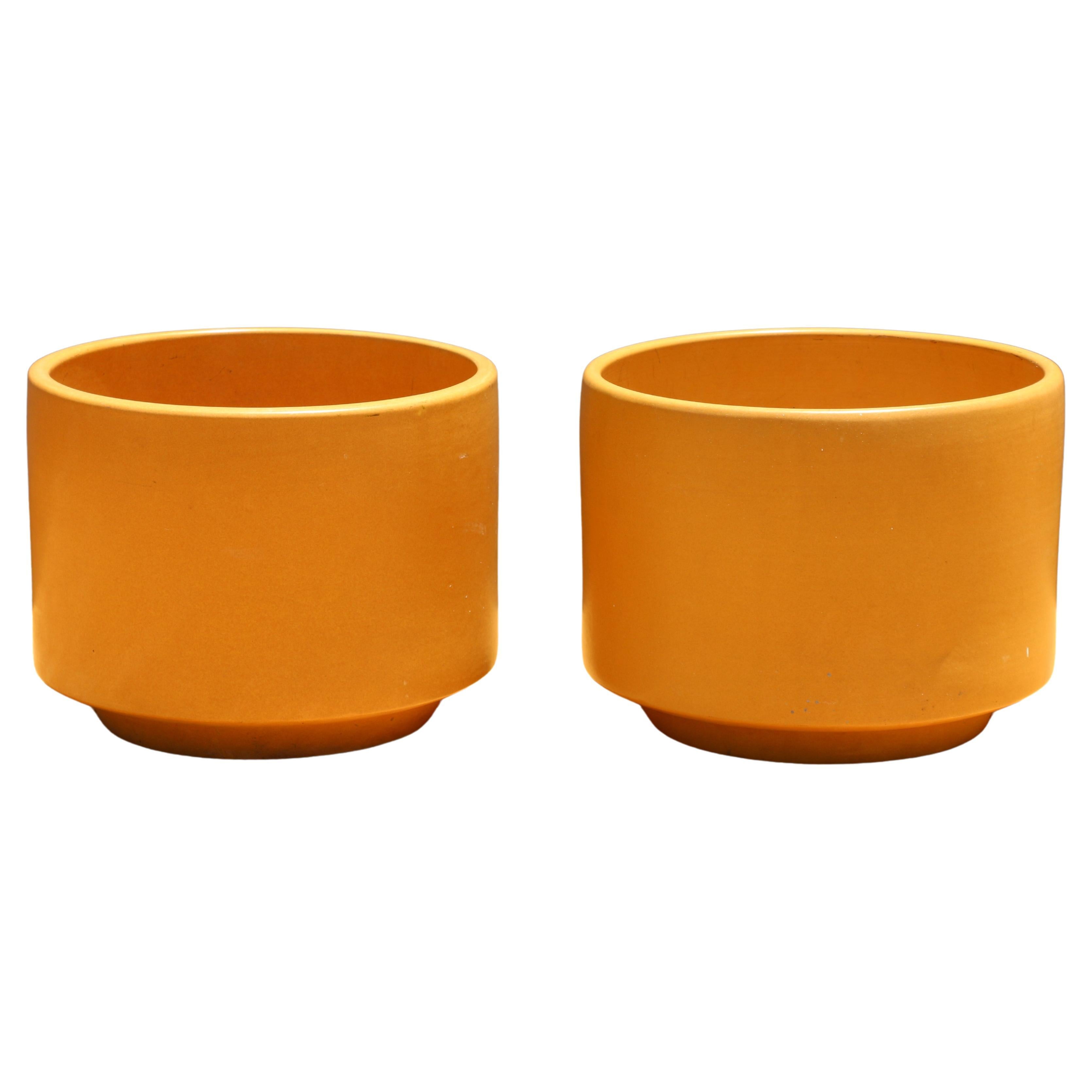 Paire de jardinières modernes Gainey Art Pottery à glaçure jaune satiné