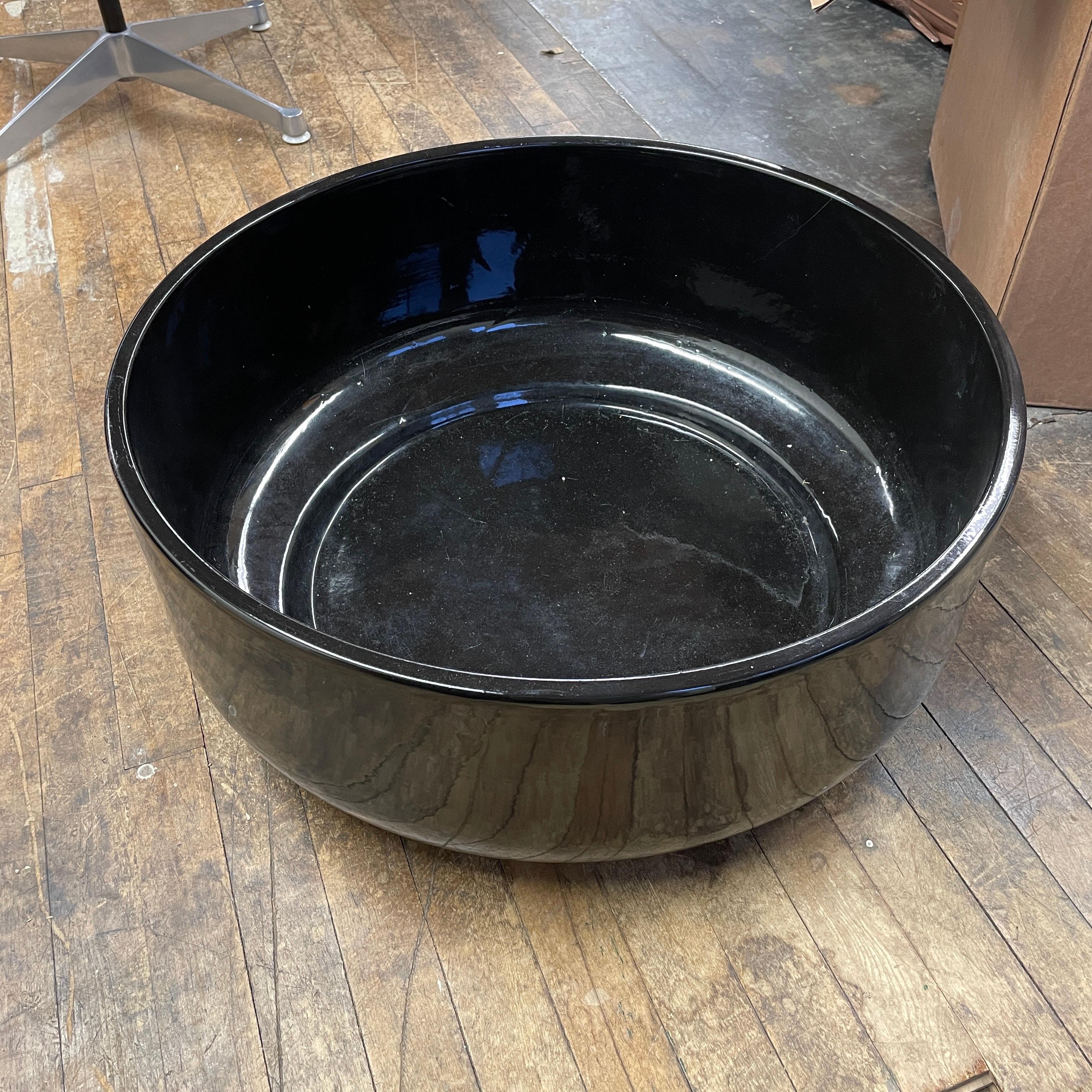 Gainey California Pottery Large Round Black Tire Planter In Good Condition In Media, PA