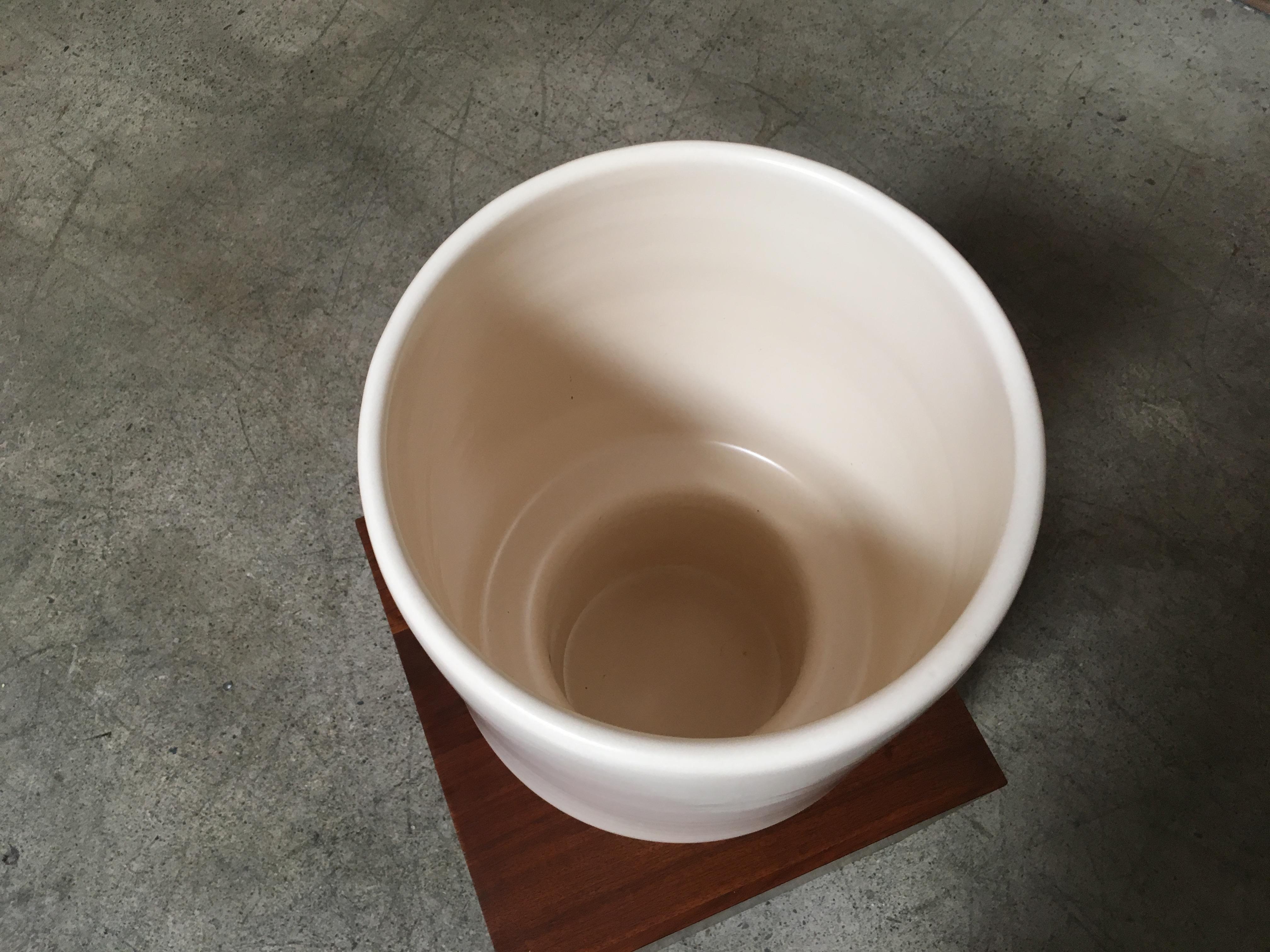 Gainey Ceramic Chalice Planter In Good Condition In Denton, TX