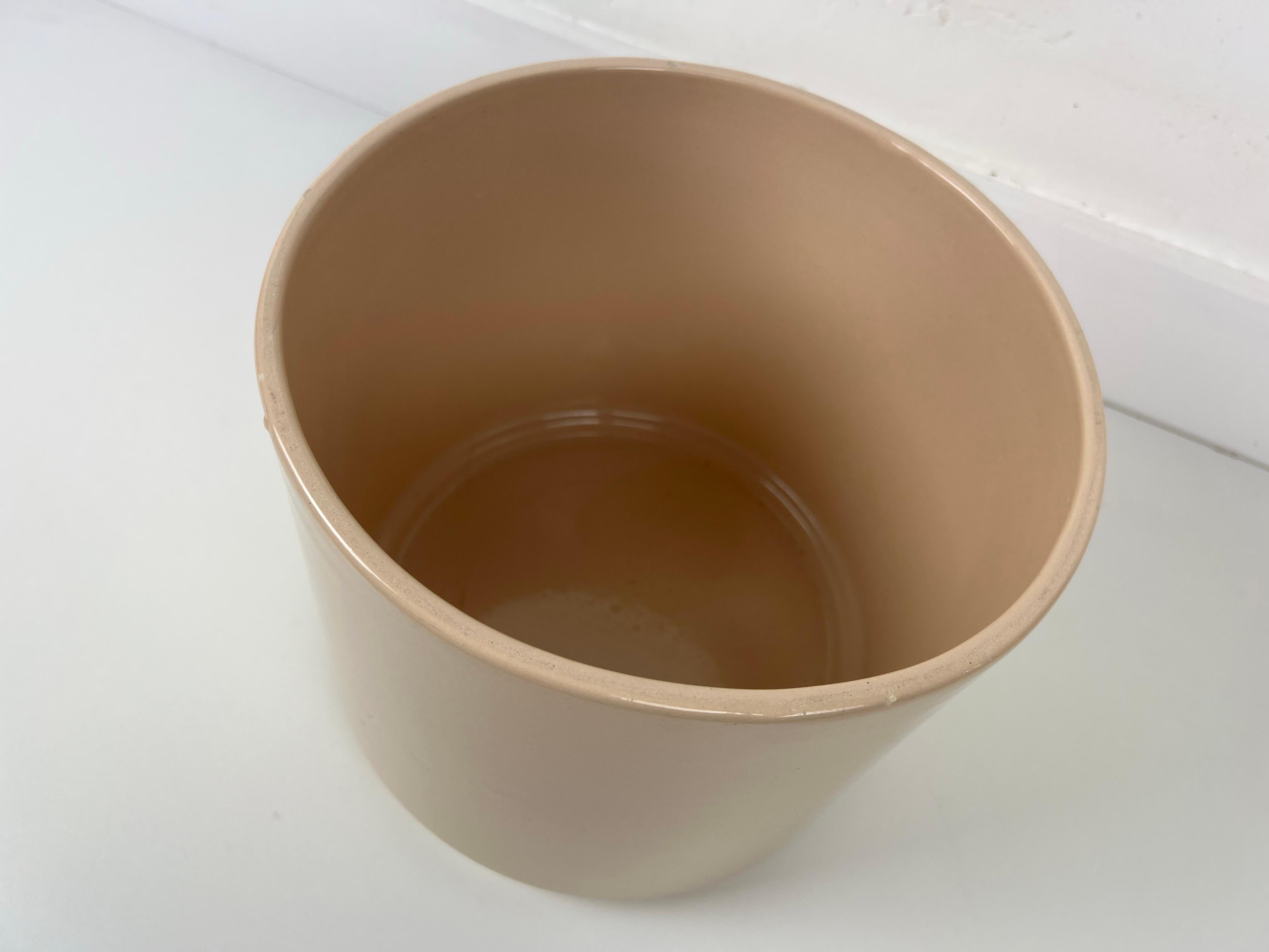 Mid-Century Modern Gainey Ceramics AC9 Beige Planter