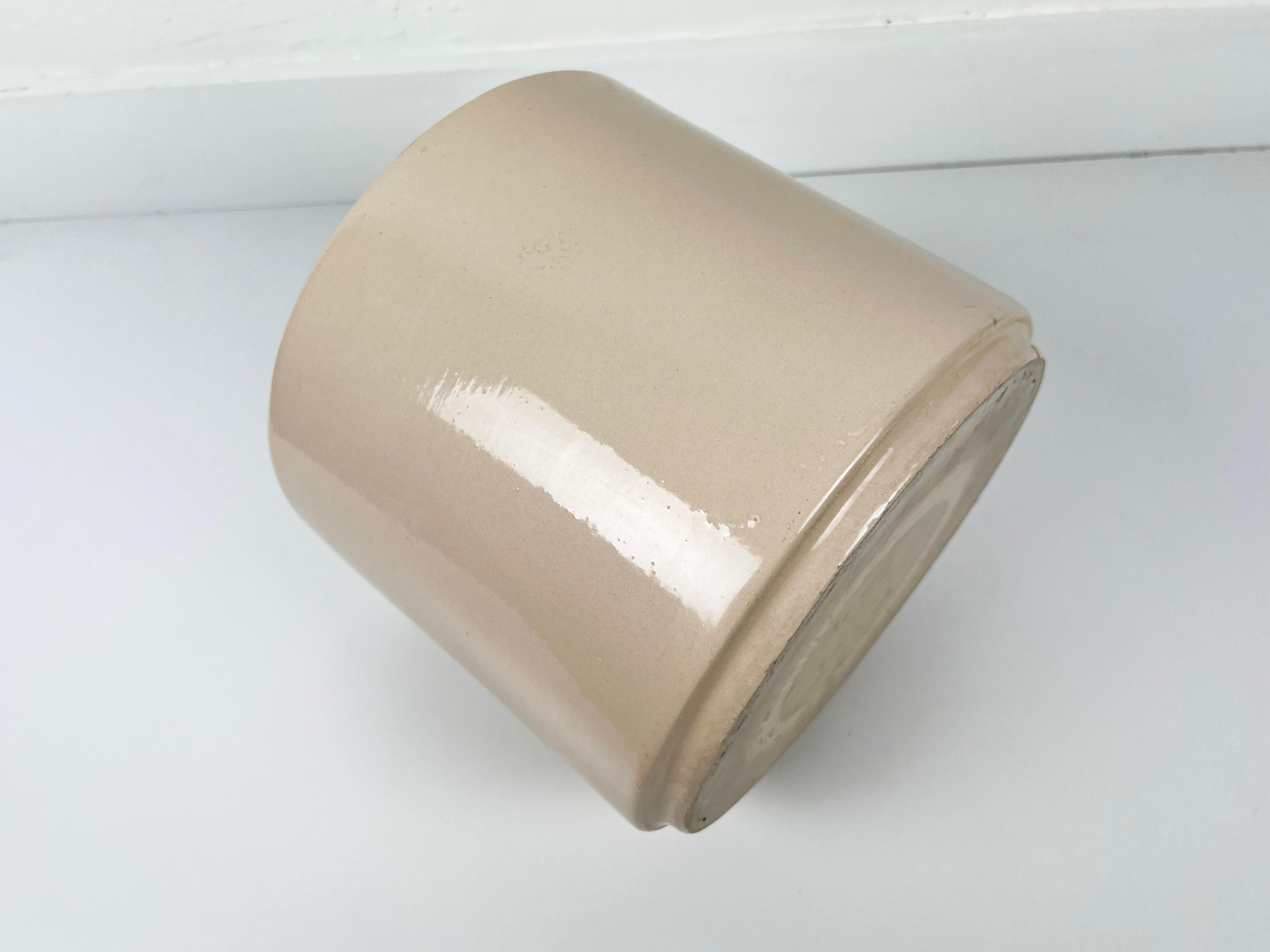 Gainey Ceramics AC9 Beige Planter 1