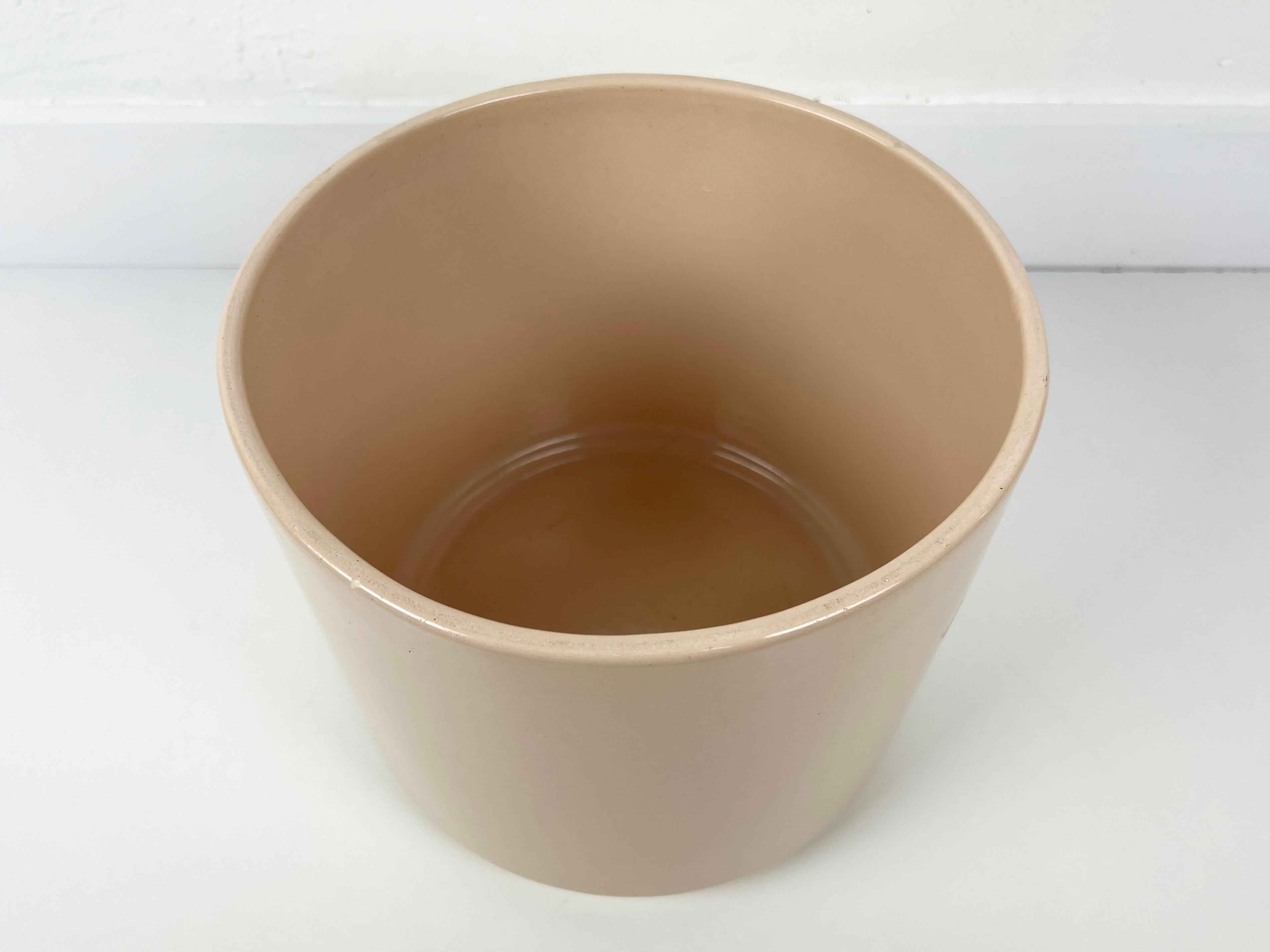 Gainey Ceramics AC9 Beige Planter 4