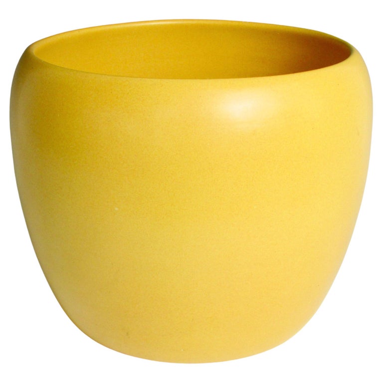 Gainey Laverne California Matte Glazed Golden Ochre Planter Pot For Sale at  1stDibs | gainey planter