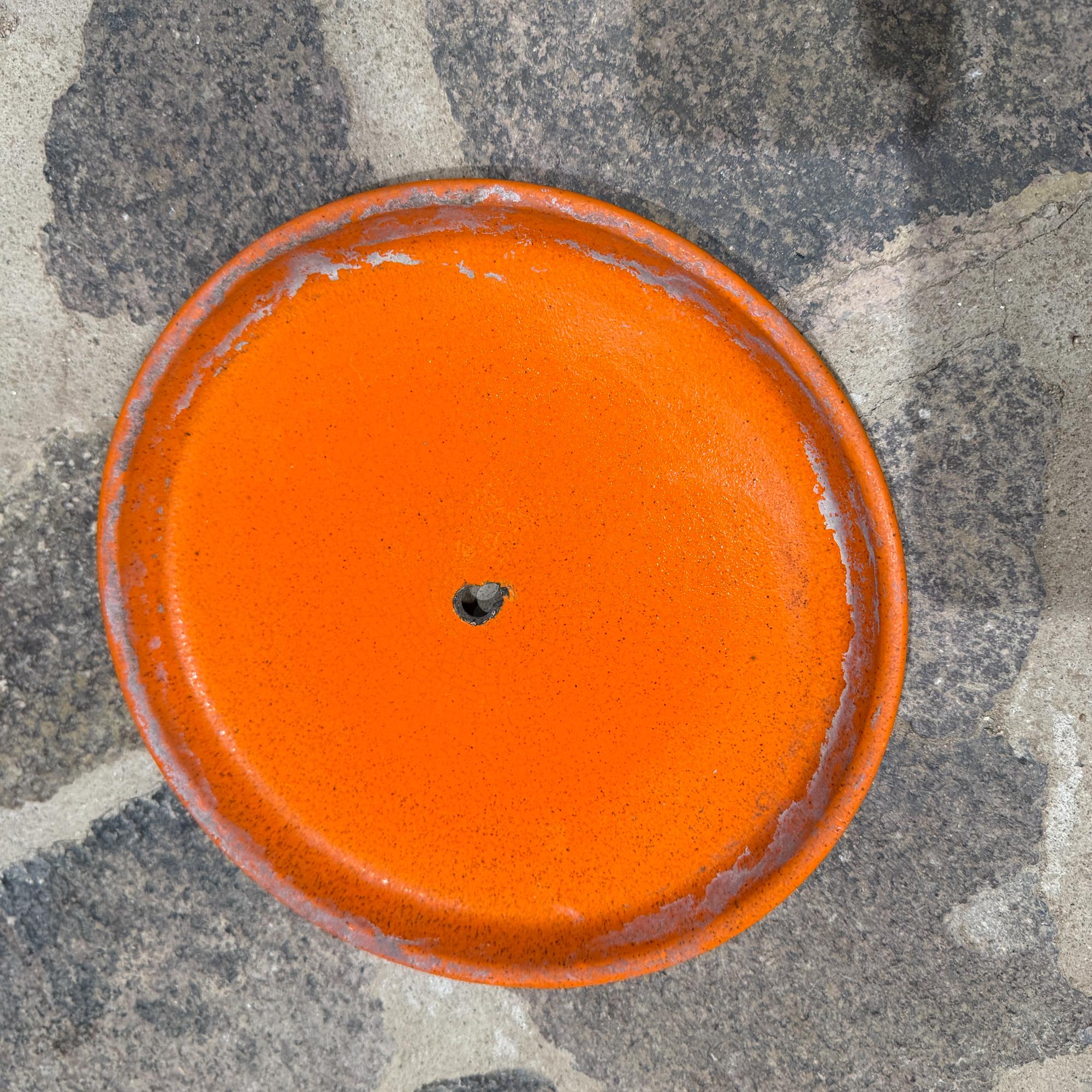 Gainey Pottery Orange Platte für Pflanzer Mitte des Jahrhunderts Modern (Töpferwaren) im Angebot