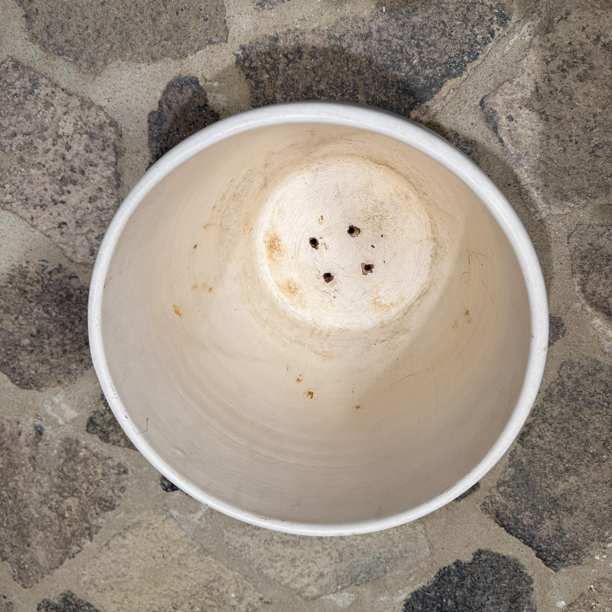 Gainey Weißes Pflanzgefäß Mid Century Modern Satinierte Eiform im Zustand „Gut“ im Angebot in Chula Vista, CA