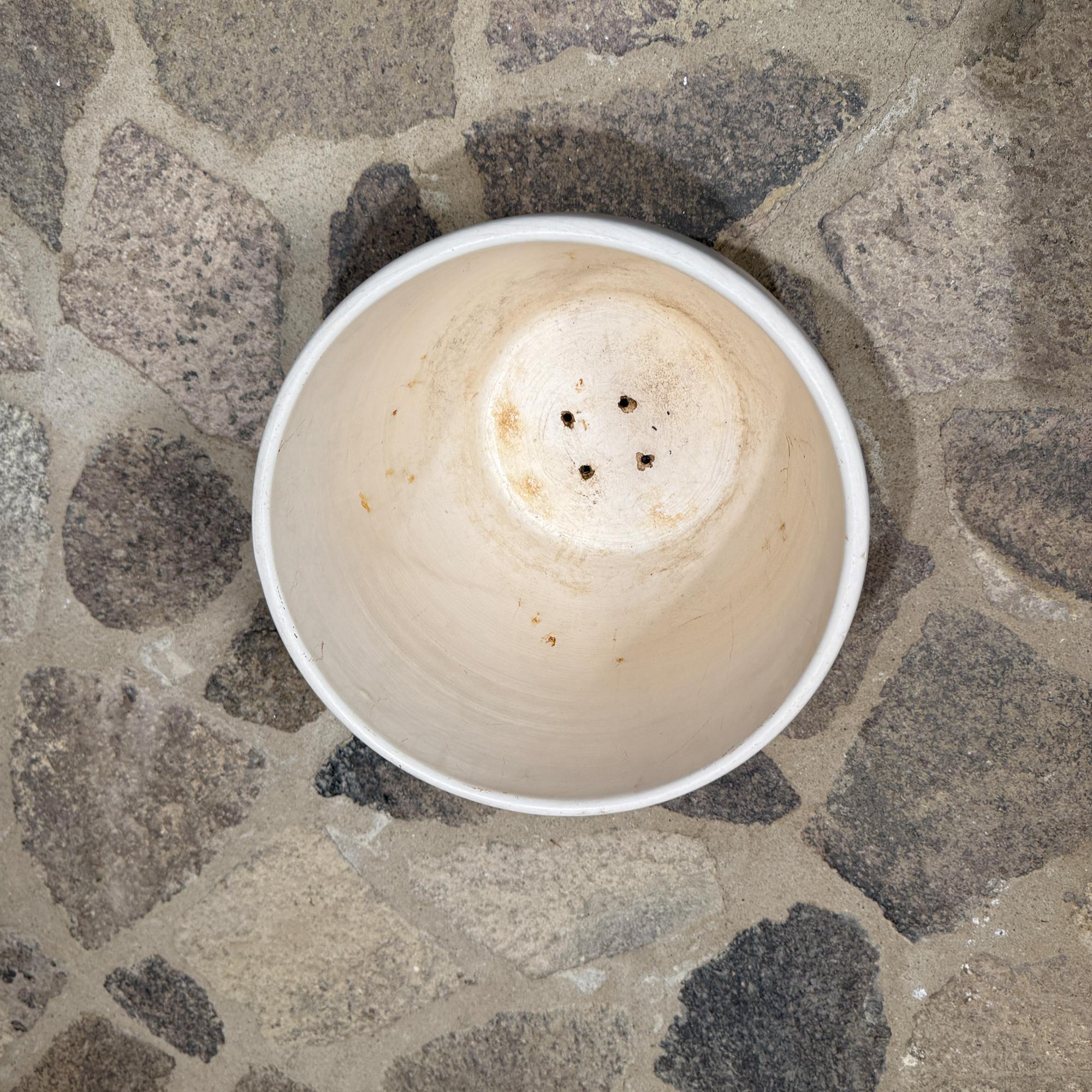 Gainey Weißes Pflanzgefäß Mid Century Modern Satinierte Eiform (Mitte des 20. Jahrhunderts) im Angebot