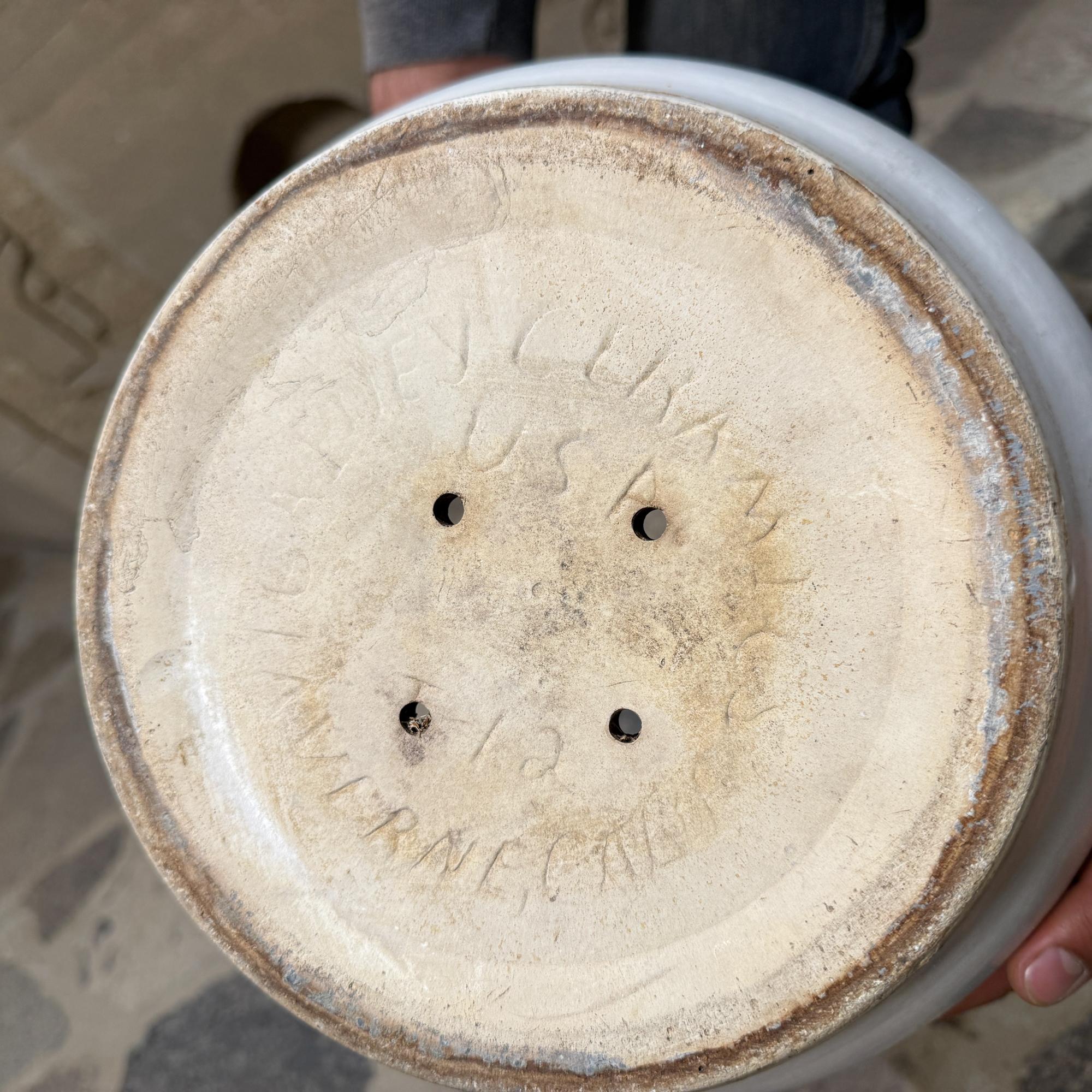 Gainey Weißes Pflanzgefäß Mid Century Modern Satinierte Eiform (Keramik) im Angebot