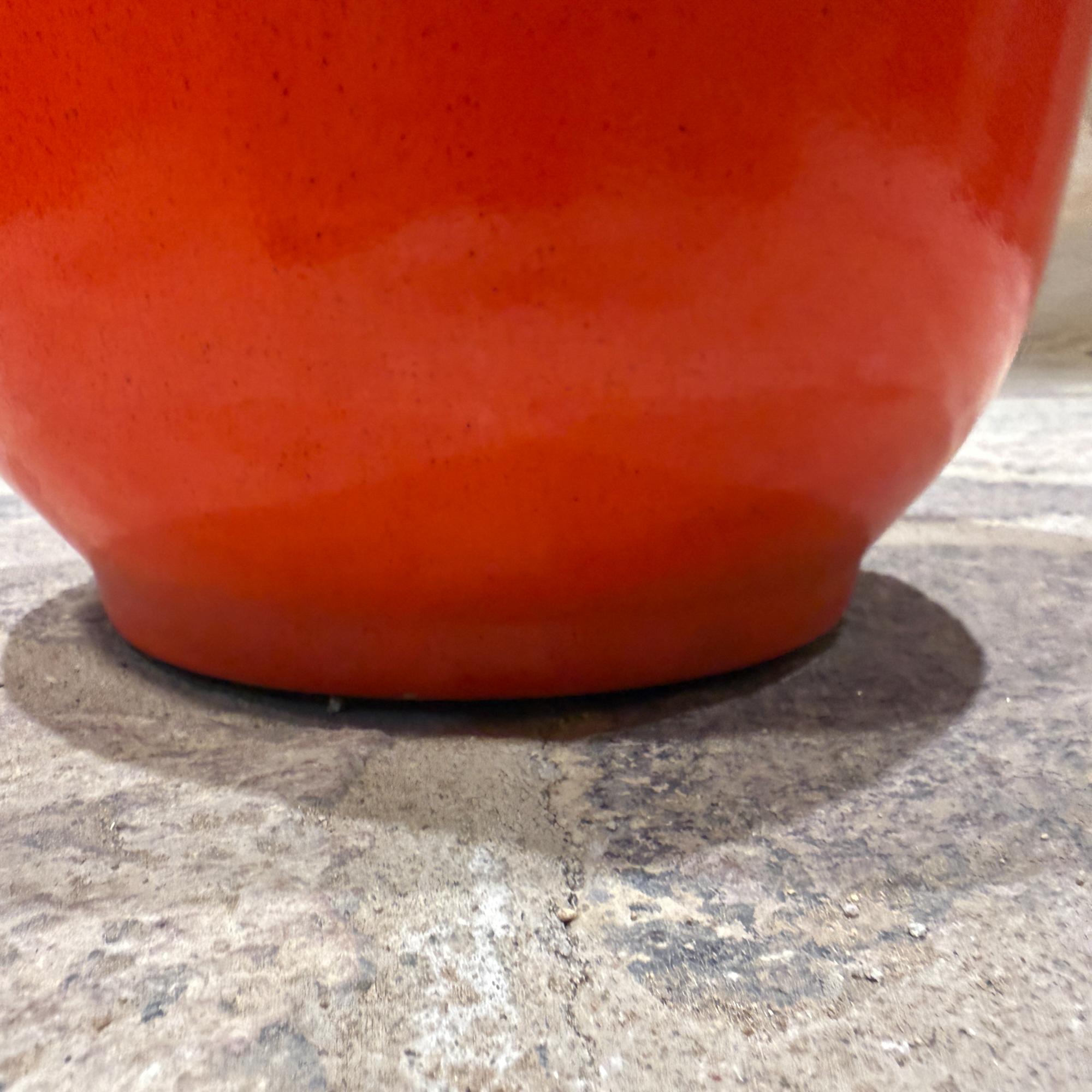 Gainey White Planter Mid Century Modern Satin Finish Egg Shape RED en vente 3