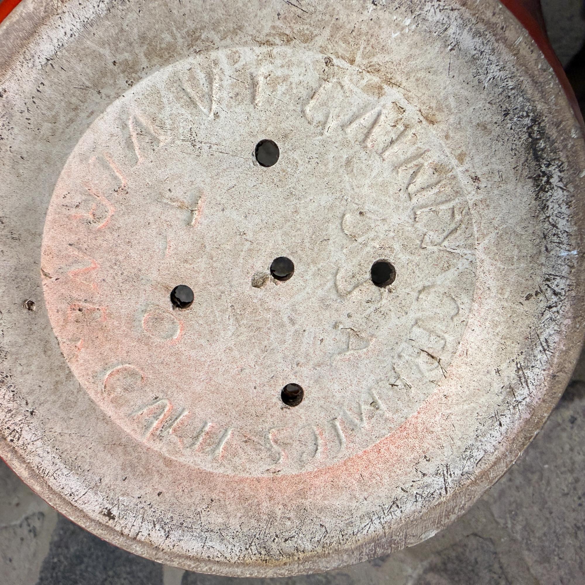 Gainey White Planter Mid Century Modern Satin Finish Egg Shape RED en vente 5