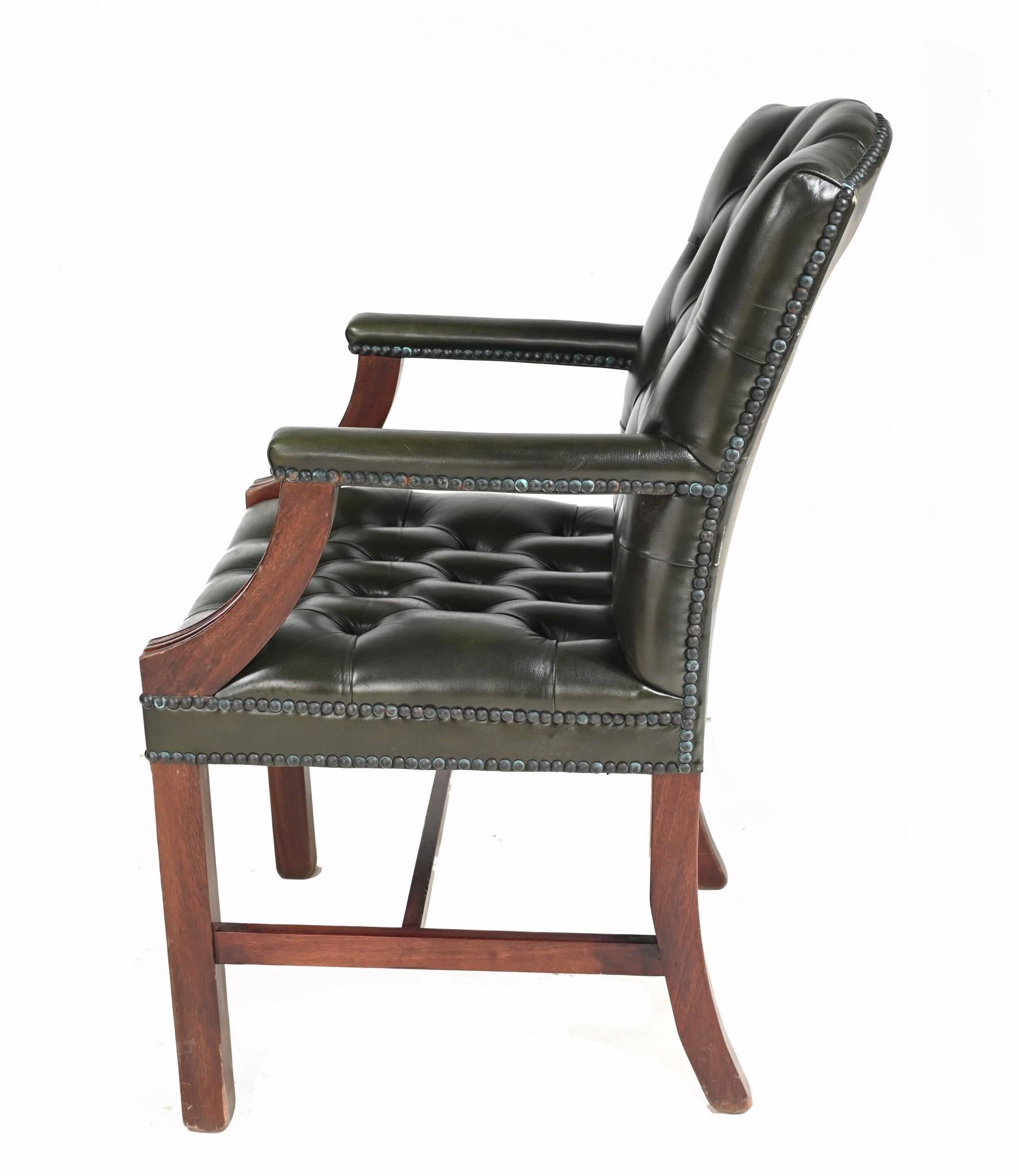 Gorgeous vintage Gainsborough arm chair
Very comfortable with deep button leather seat and back
Perfect for a home office set up (good desk chairs) or in a living room
Offered in great shape ready for home use right away
We ship to every corner of
