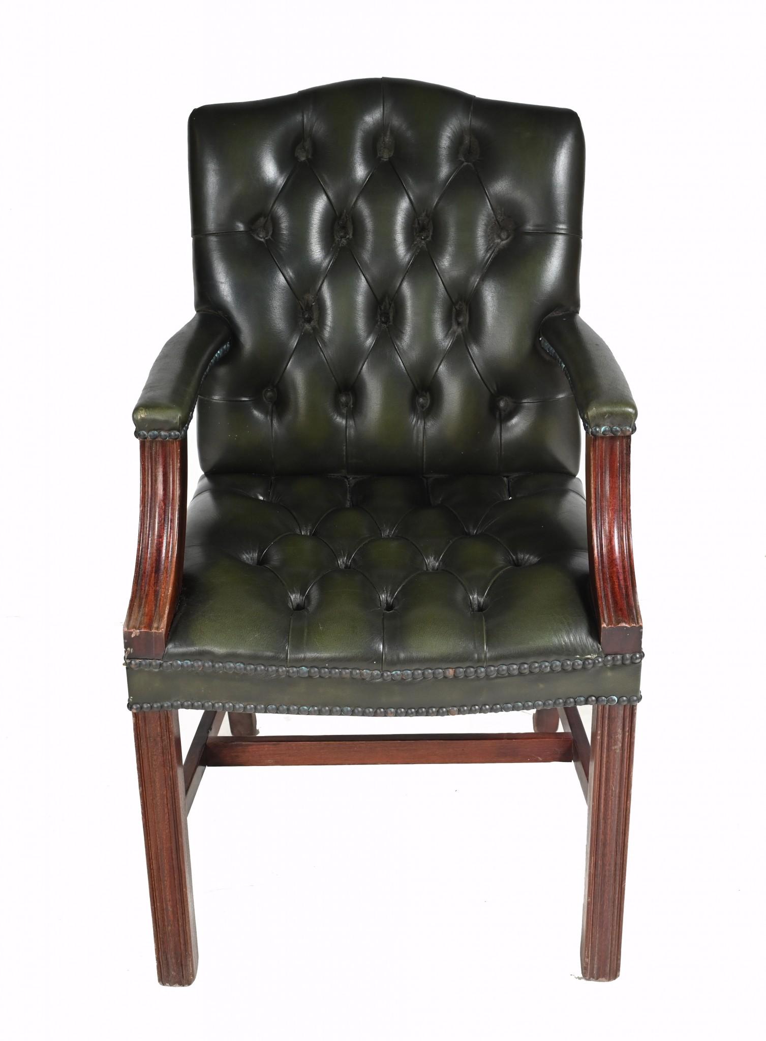 Gainsborough Arm Chair - Deep Button Leather Desk Seat Office For Sale 2