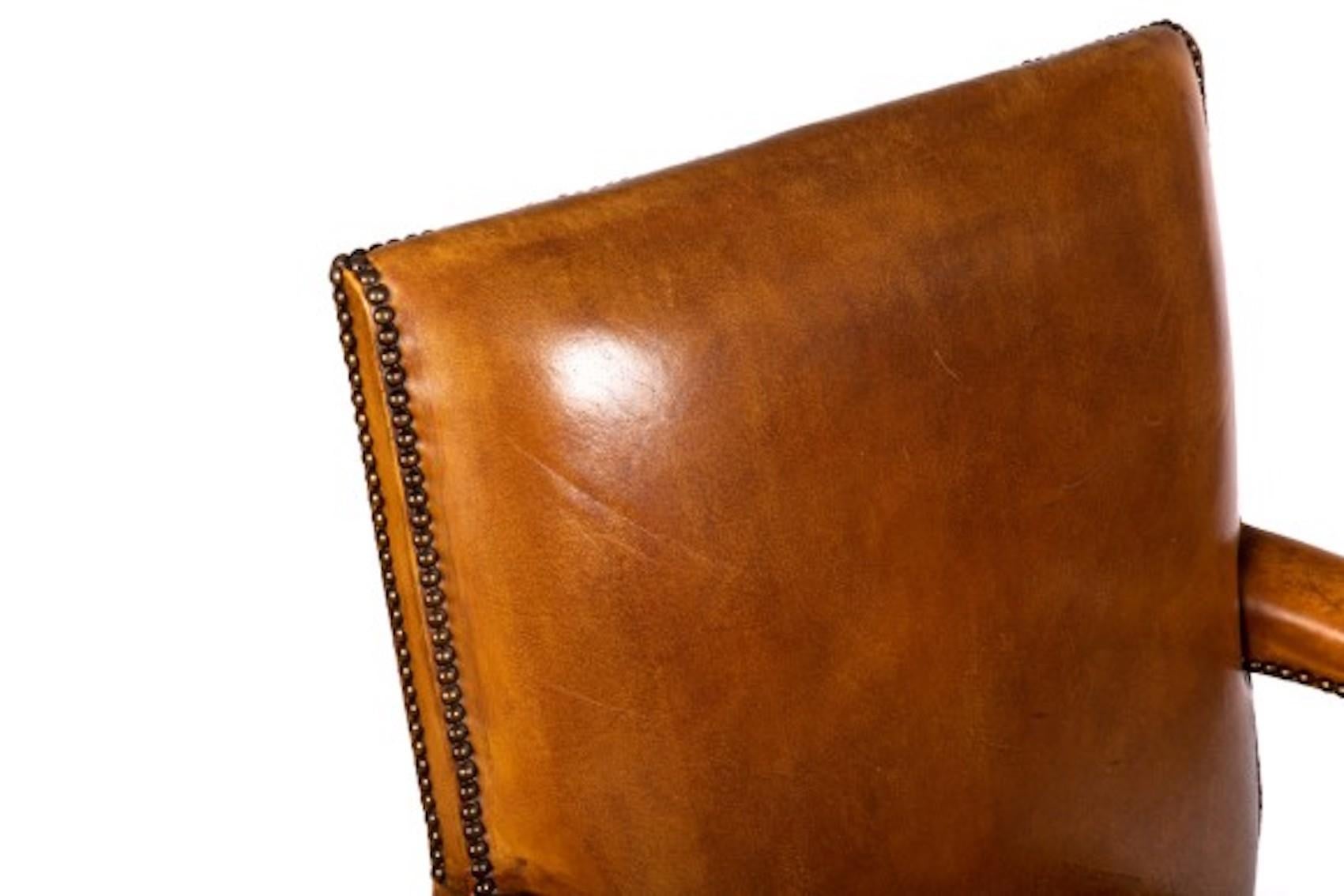 Cognacfarbener Sessel aus Leder und Mahagoni im Gainsborough-Stil  5