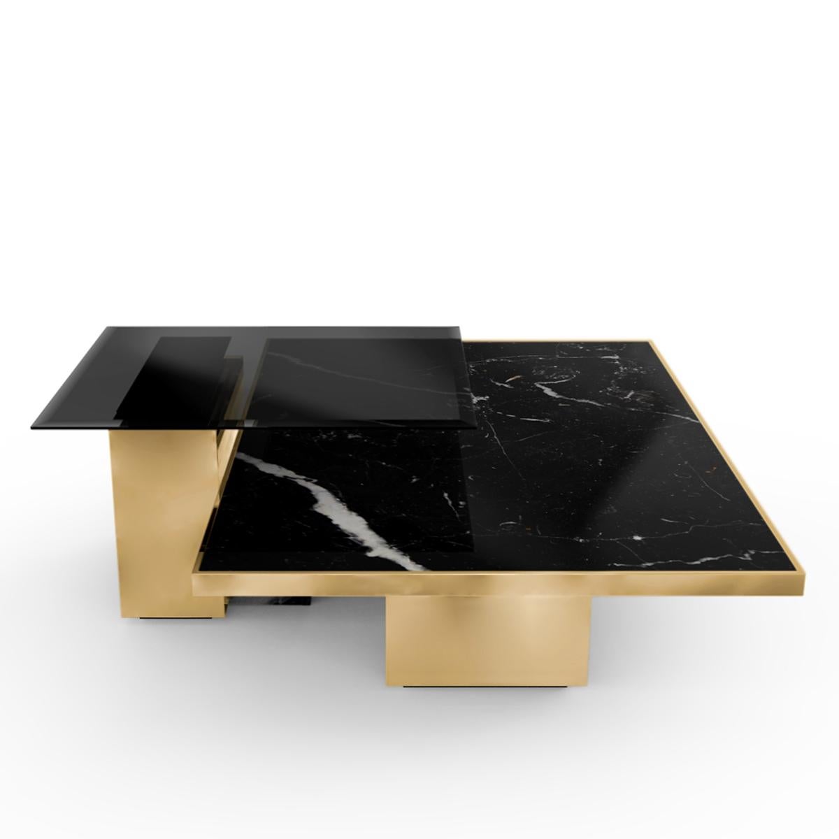 Coffee table Gaius with wood structure and polished 
brass structure. With black marble top and with smoked 
glass top. On black lacquered wooden base.