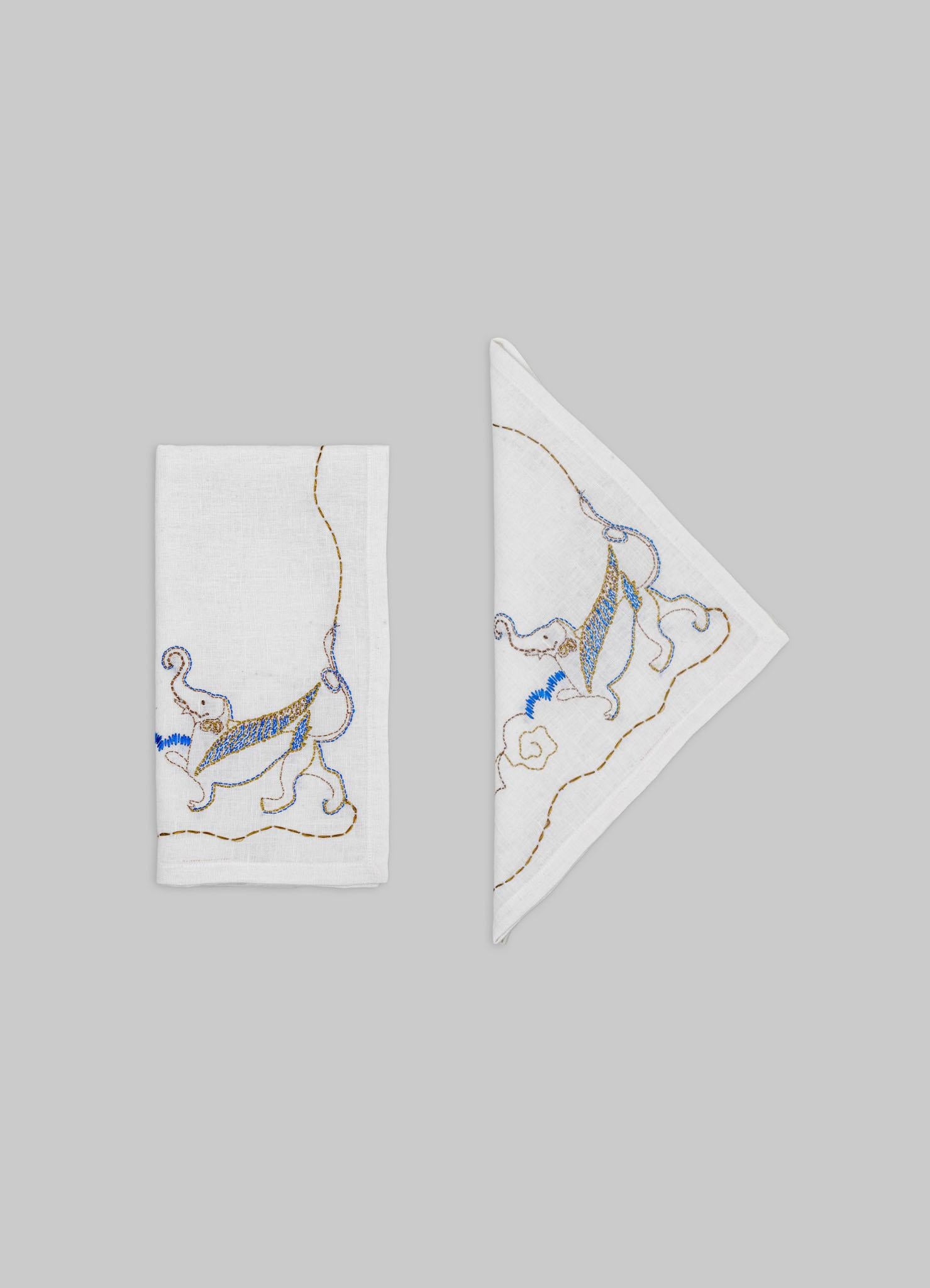 Servilleta blanca y dorada bordada a mano Gajasimha, Viya by Vikram Goyal Hecho a mano en venta